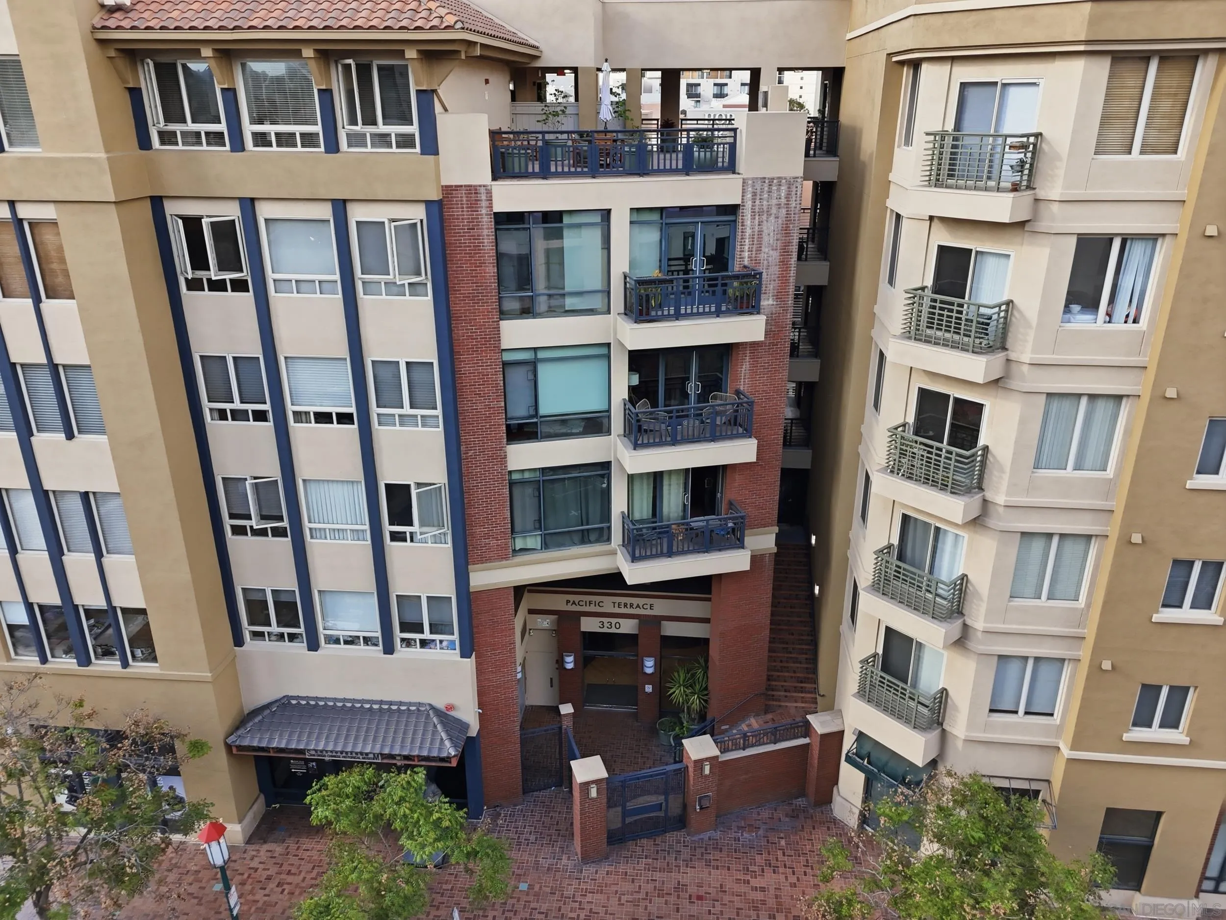 https://cdn.realtyfeed.com/cdn/127/260007909/96a7c7f3694478ab3a5b44781dce4de5.webp