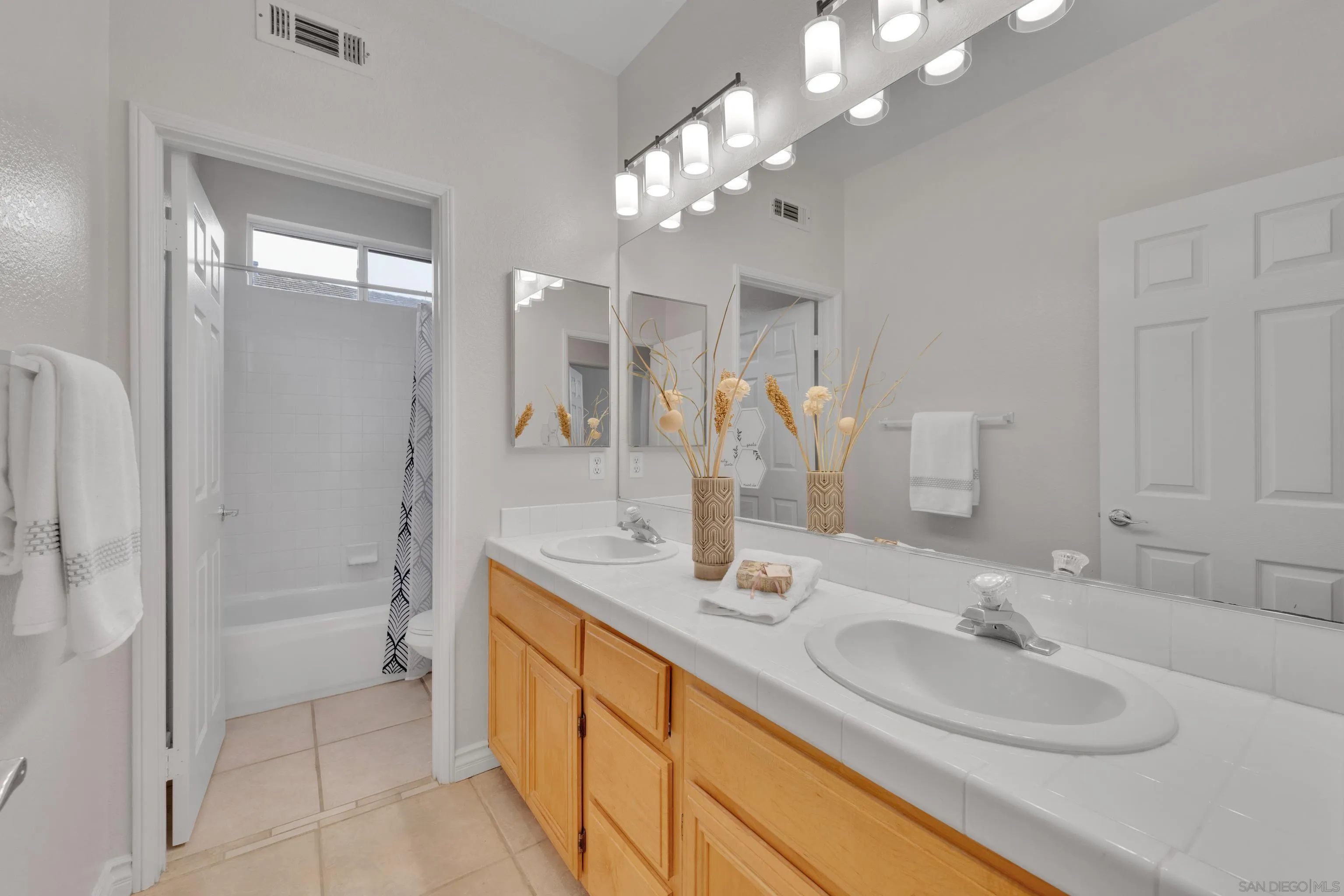 https://cdn.realtyfeed.com/cdn/127/260007920/47d9f25179403fe26225e2b1b4cce762.webp
