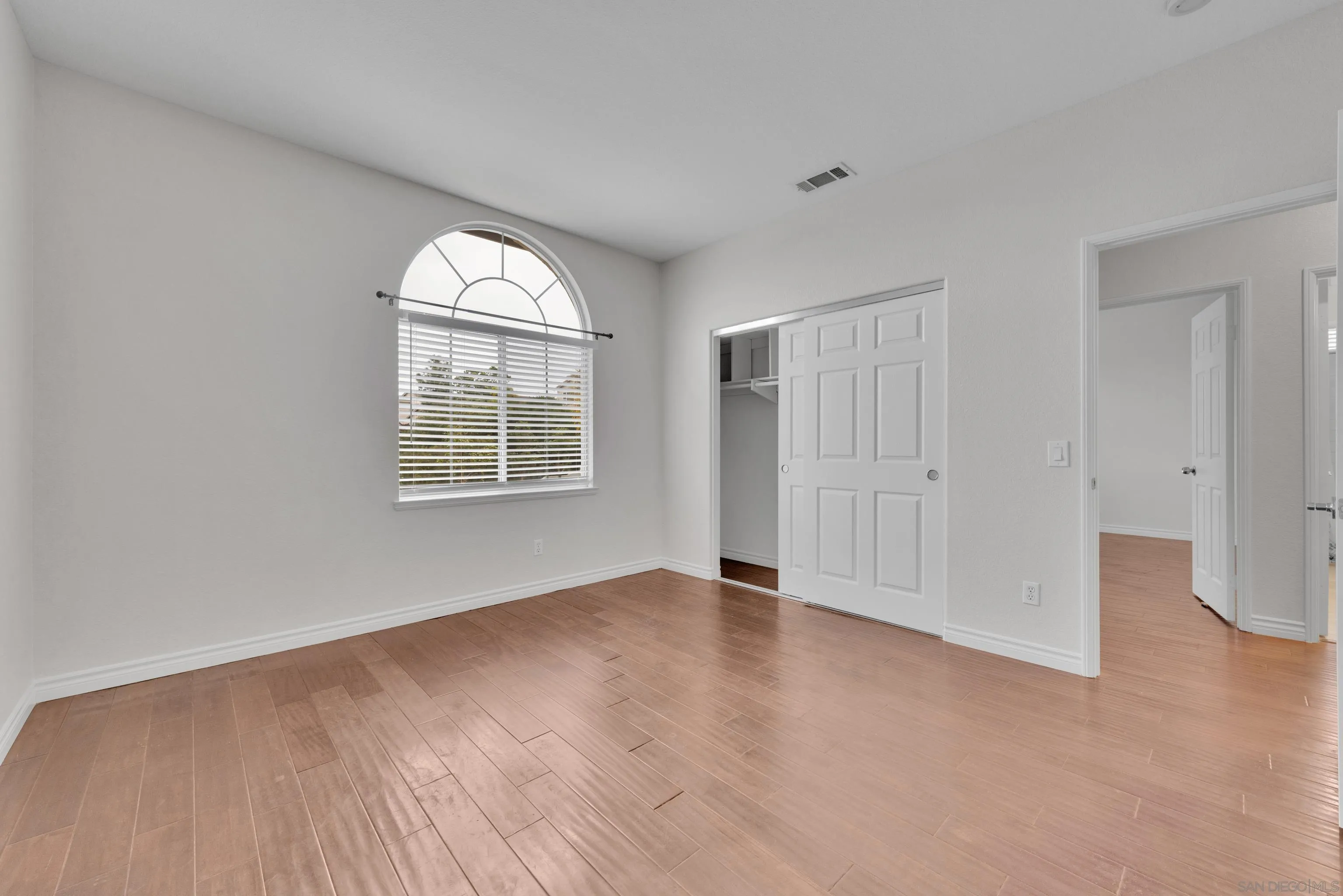https://cdn.realtyfeed.com/cdn/127/260007920/94fe99927e661b97dcd4c086956e758c.webp