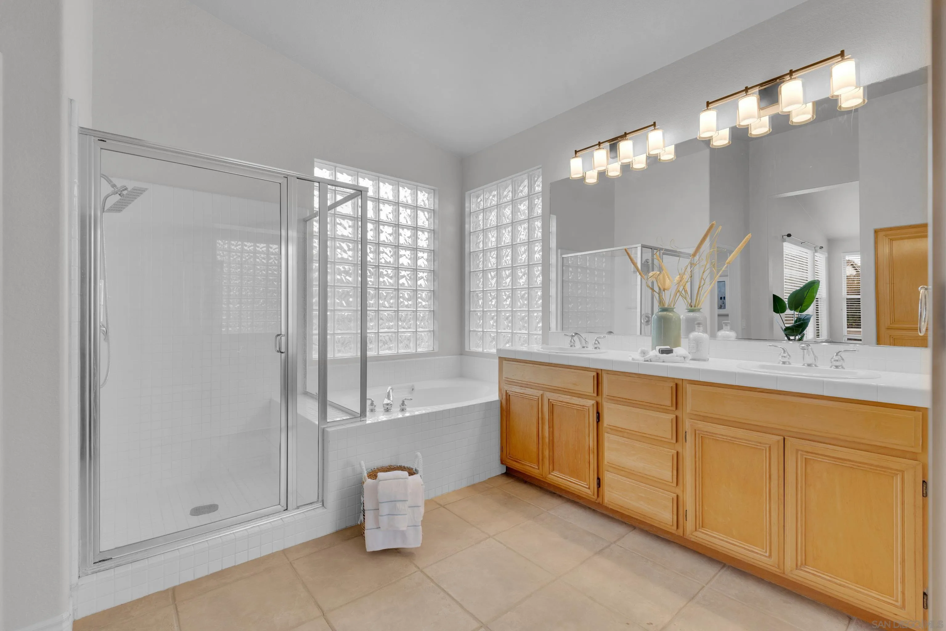 https://cdn.realtyfeed.com/cdn/127/260007920/fb4499042865547e14634bc0bf09f311.webp