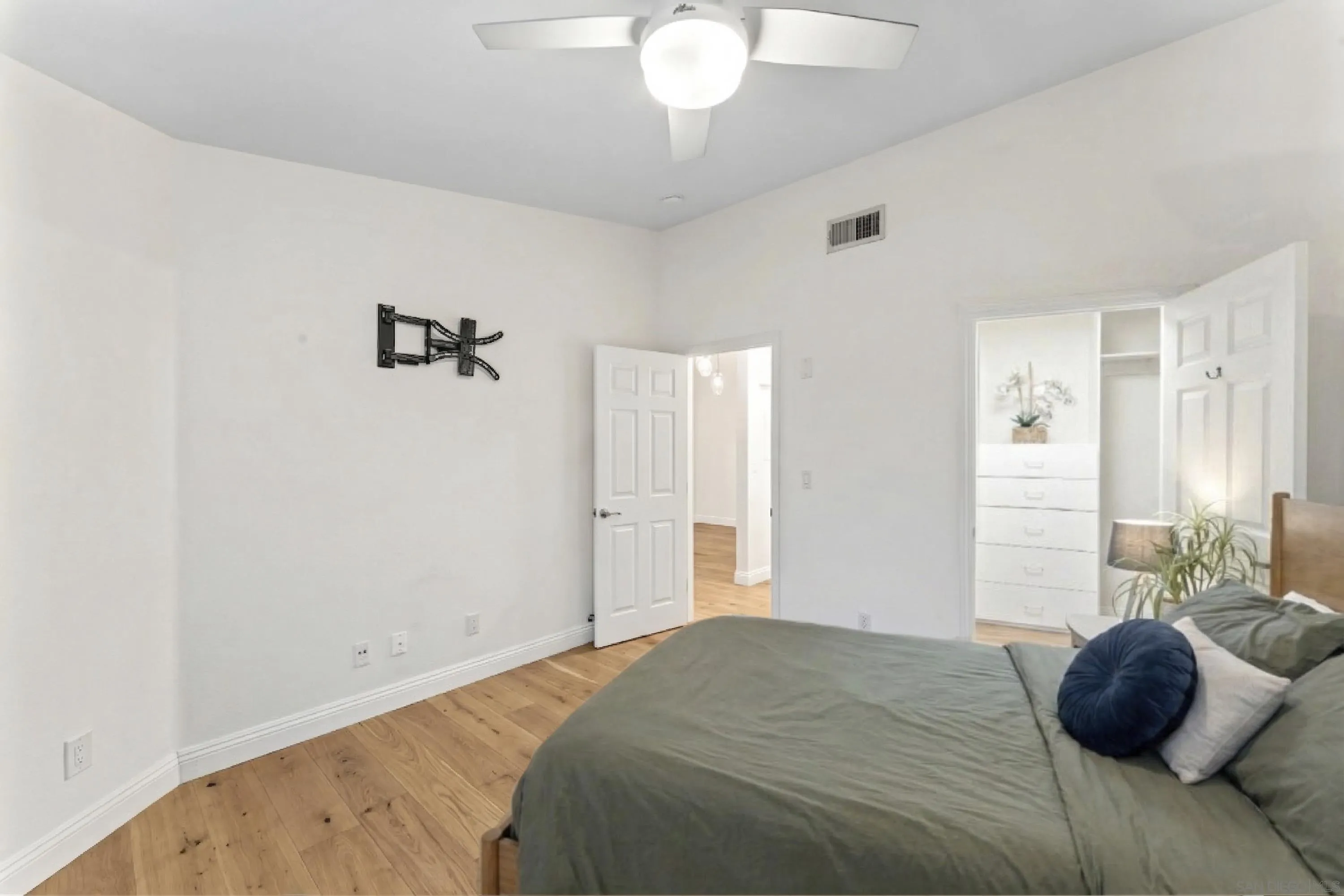 Photo #13: 260007921 Listing: Photo #13