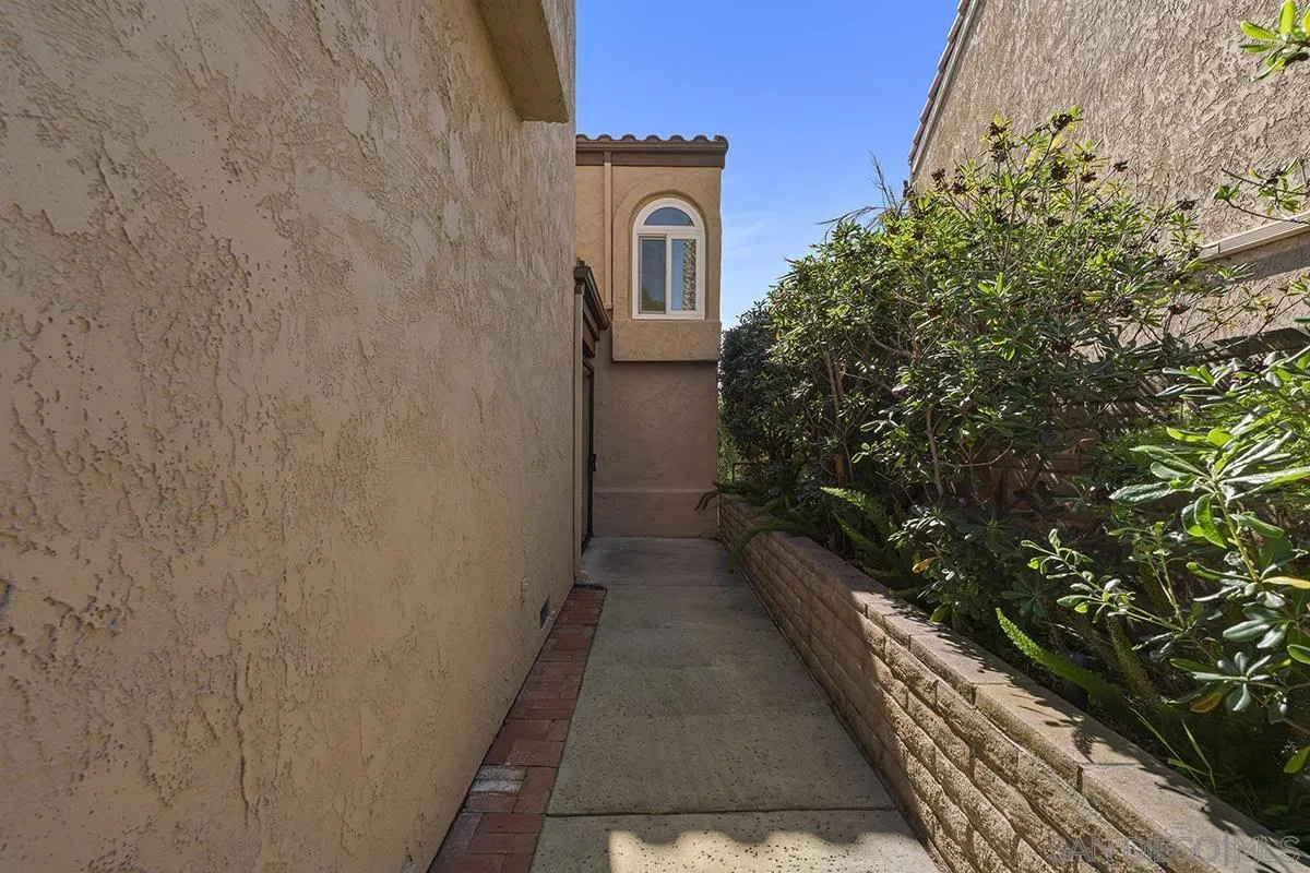 https://cdn.realtyfeed.com/cdn/127/260007925/428a6ee8685f431f2849e848c192defb.webp