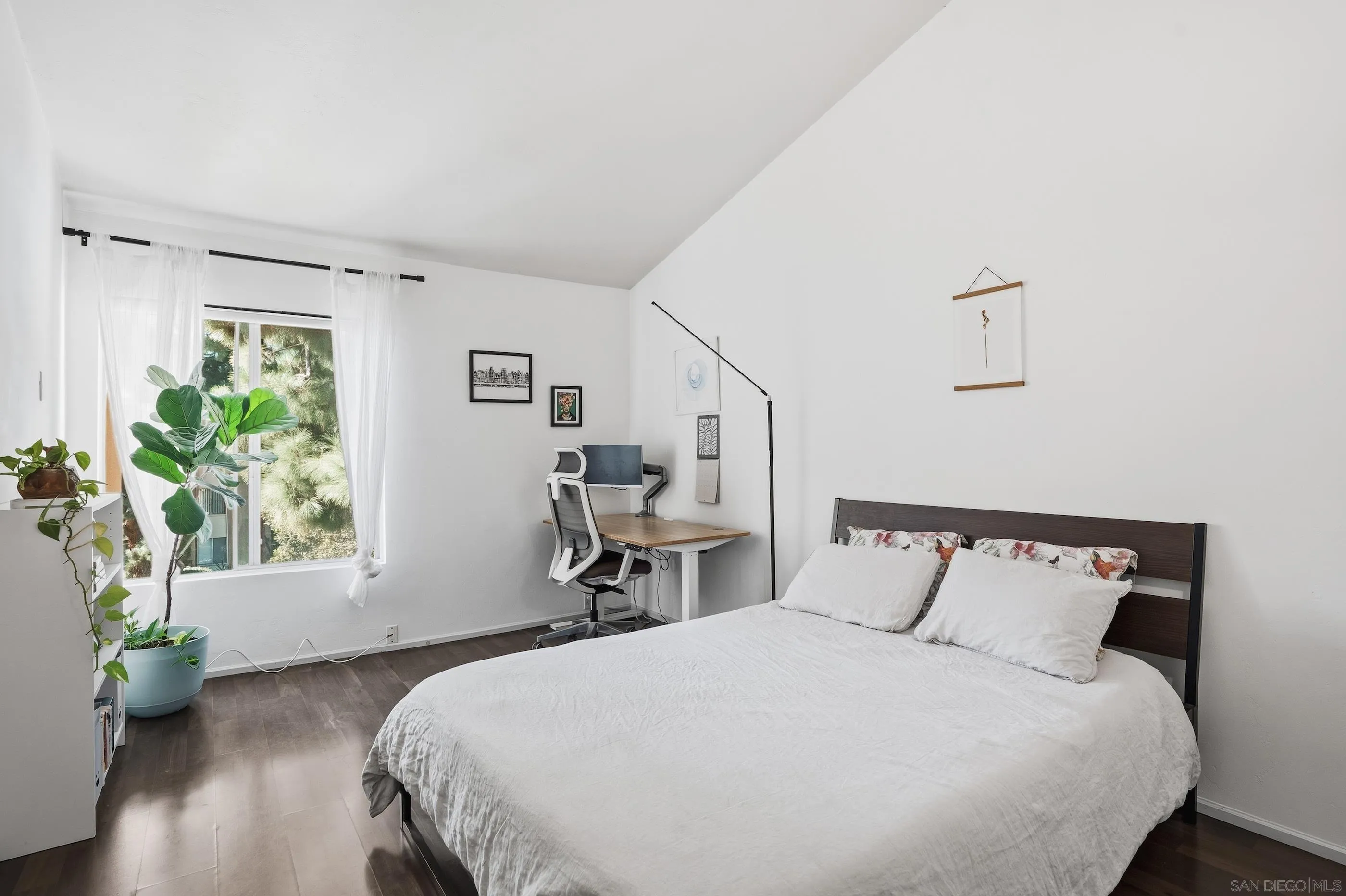 https://cdn.realtyfeed.com/cdn/127/260007927/99215deff1a0359a935e268666c38c06.webp