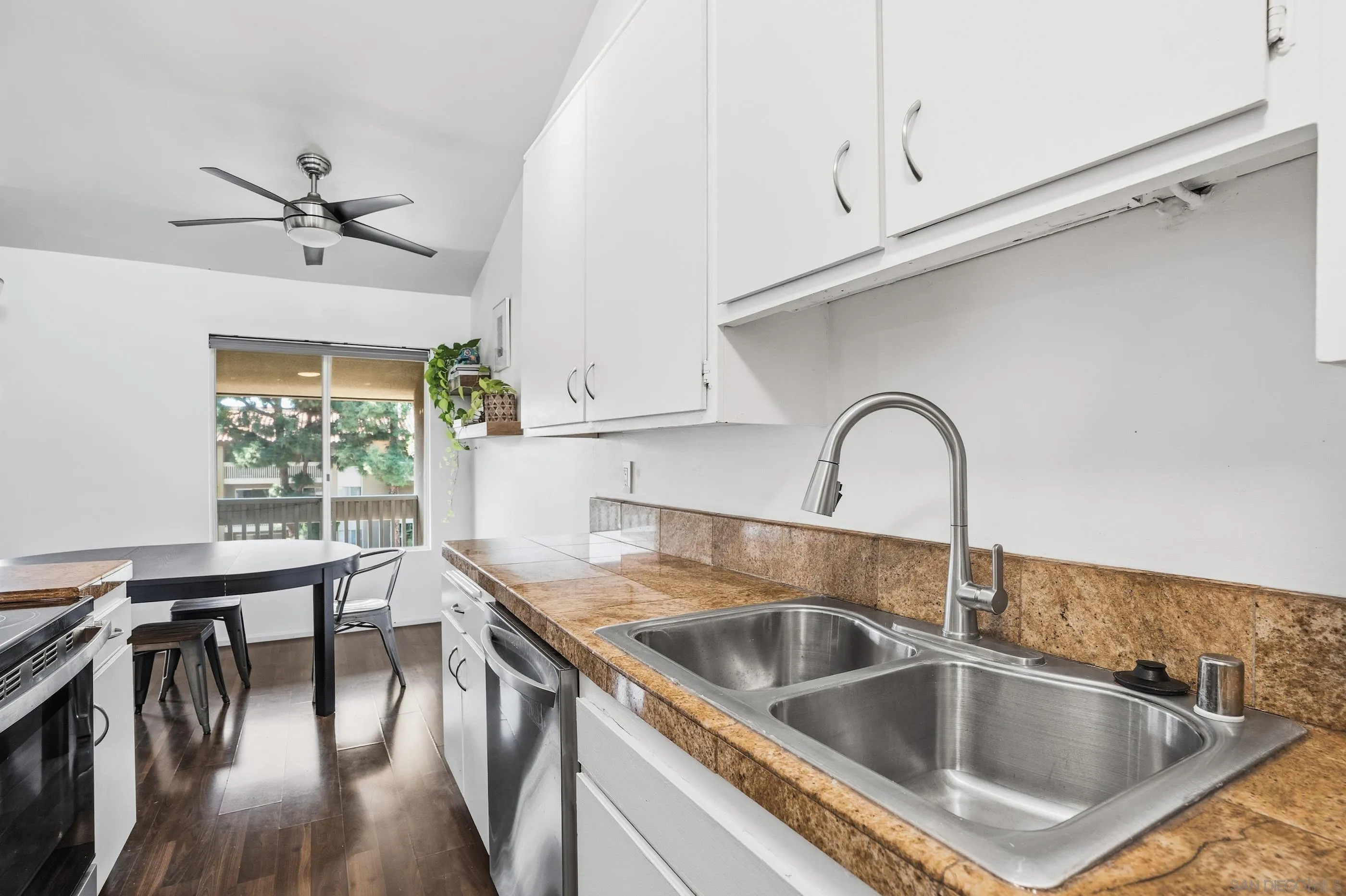 https://cdn.realtyfeed.com/cdn/127/260007927/a83b9b11d2cc6dd1a0e6935d973199c7.webp