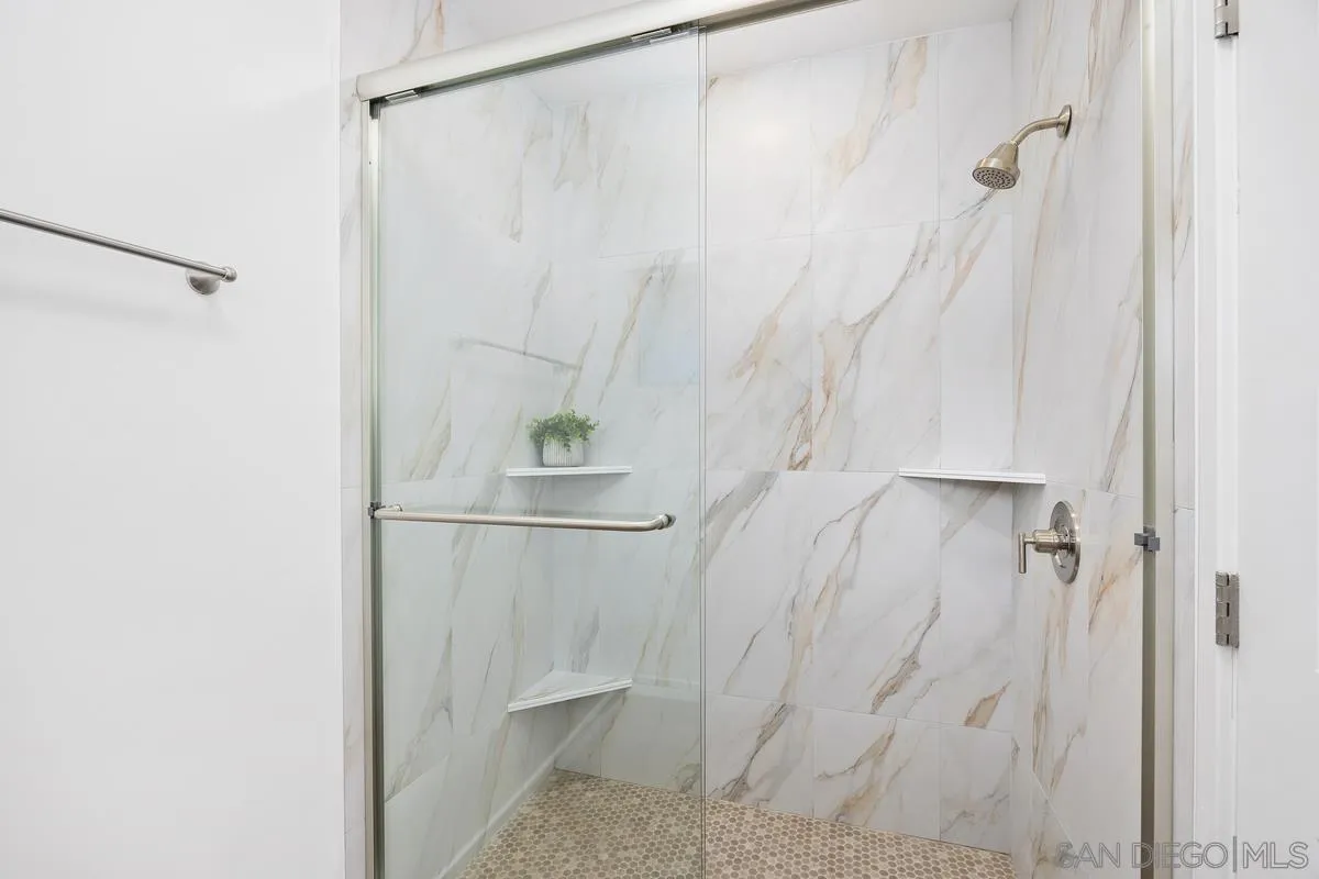 https://cdn.realtyfeed.com/cdn/127/260007930/5ee6e449d9f7b9f55b2094f4c0f845b8.webp