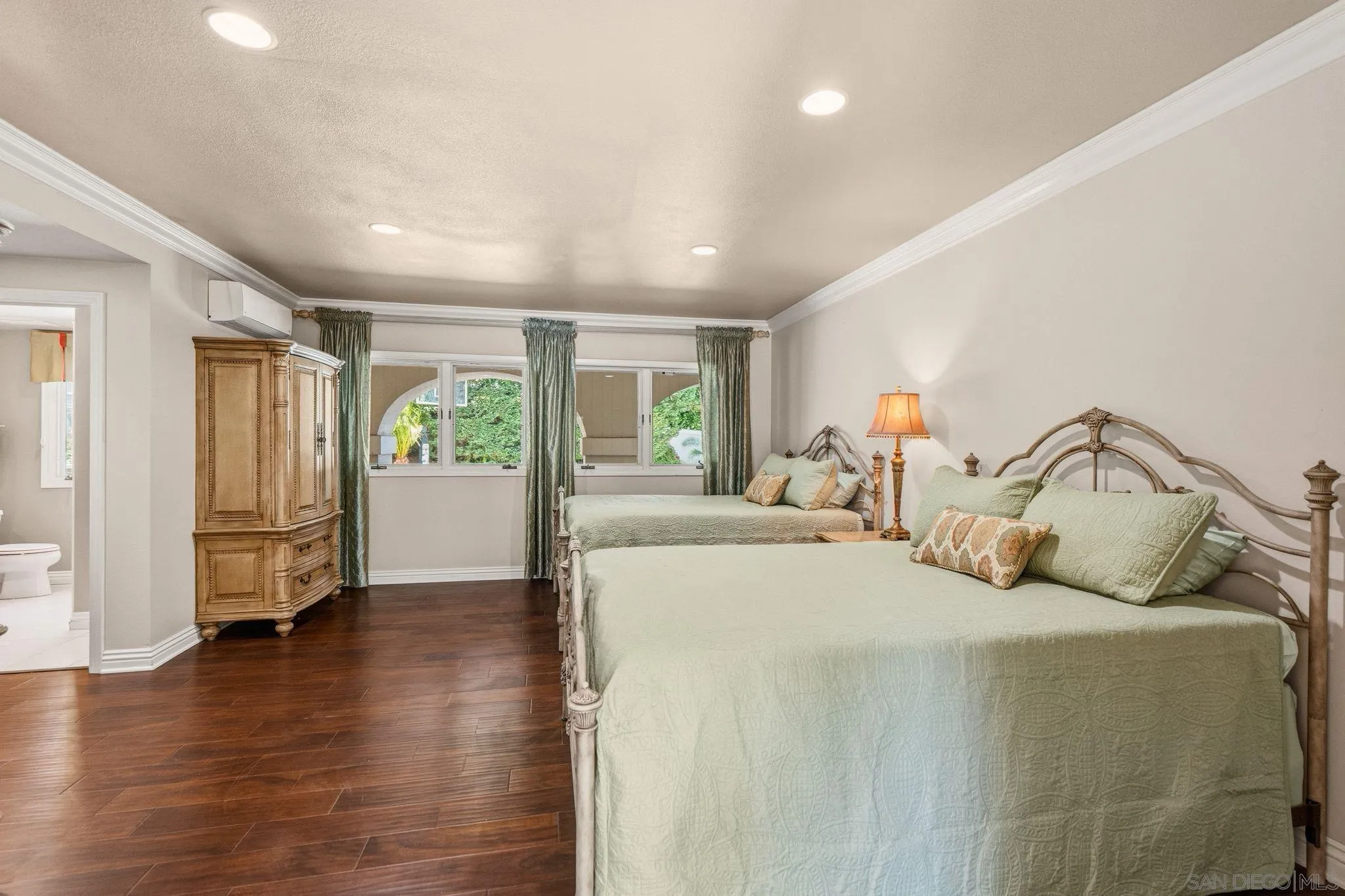 https://cdn.realtyfeed.com/cdn/127/260007940/210c3f55516e63e1987907750bc4967c.webp