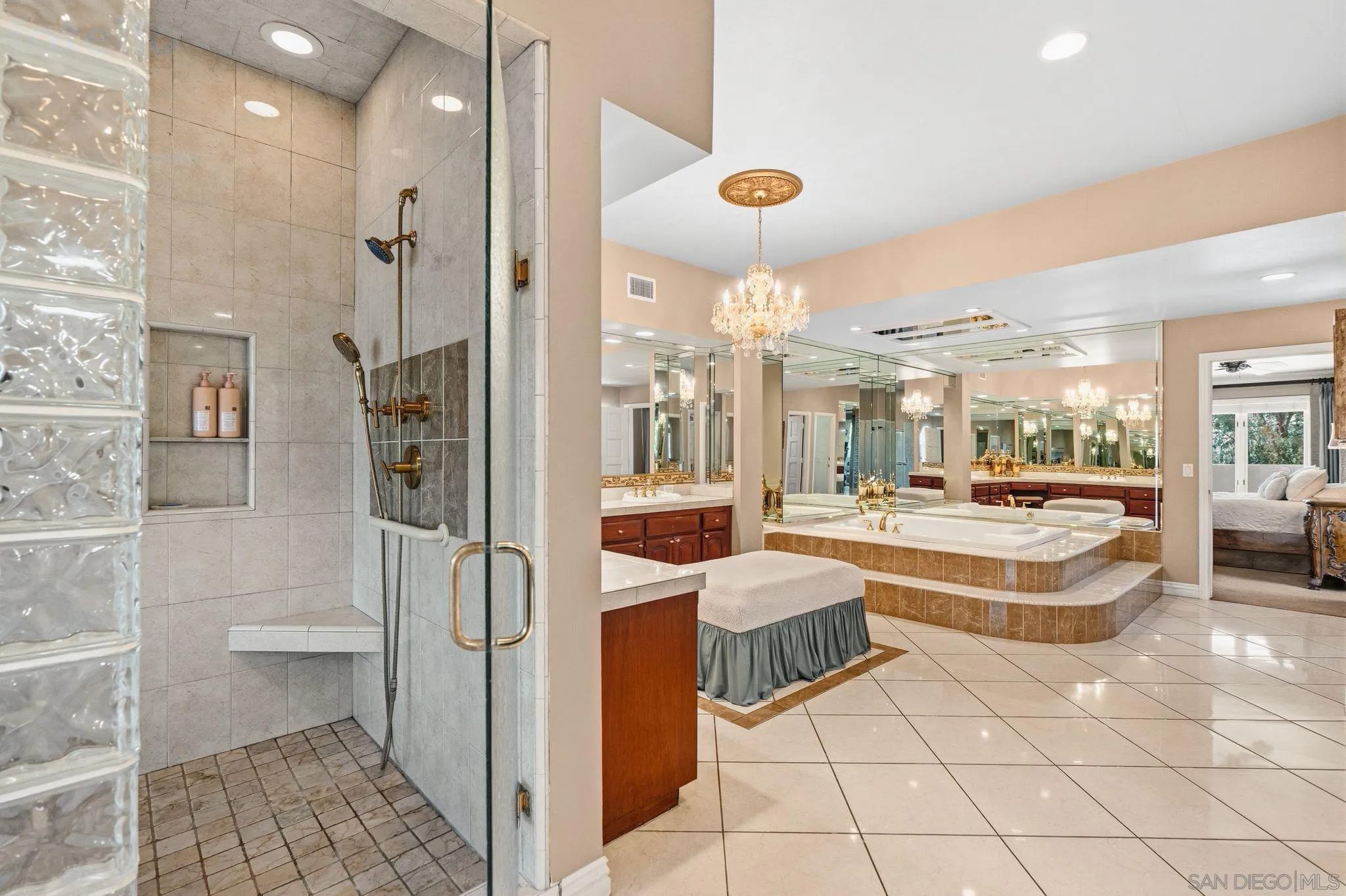 https://cdn.realtyfeed.com/cdn/127/260007940/87db6cfa3fd24345d8508355ba8d7722.webp