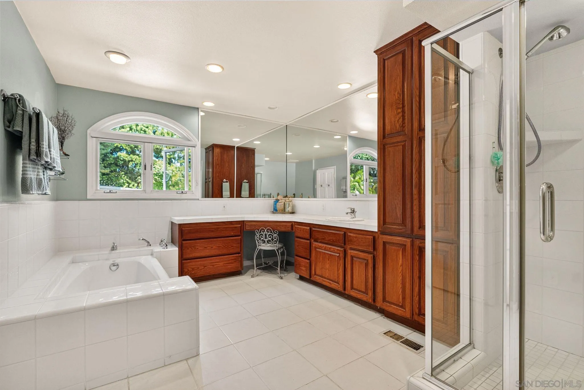 https://cdn.realtyfeed.com/cdn/127/260007940/99656579bca9999c094ee997ae1521e5.webp