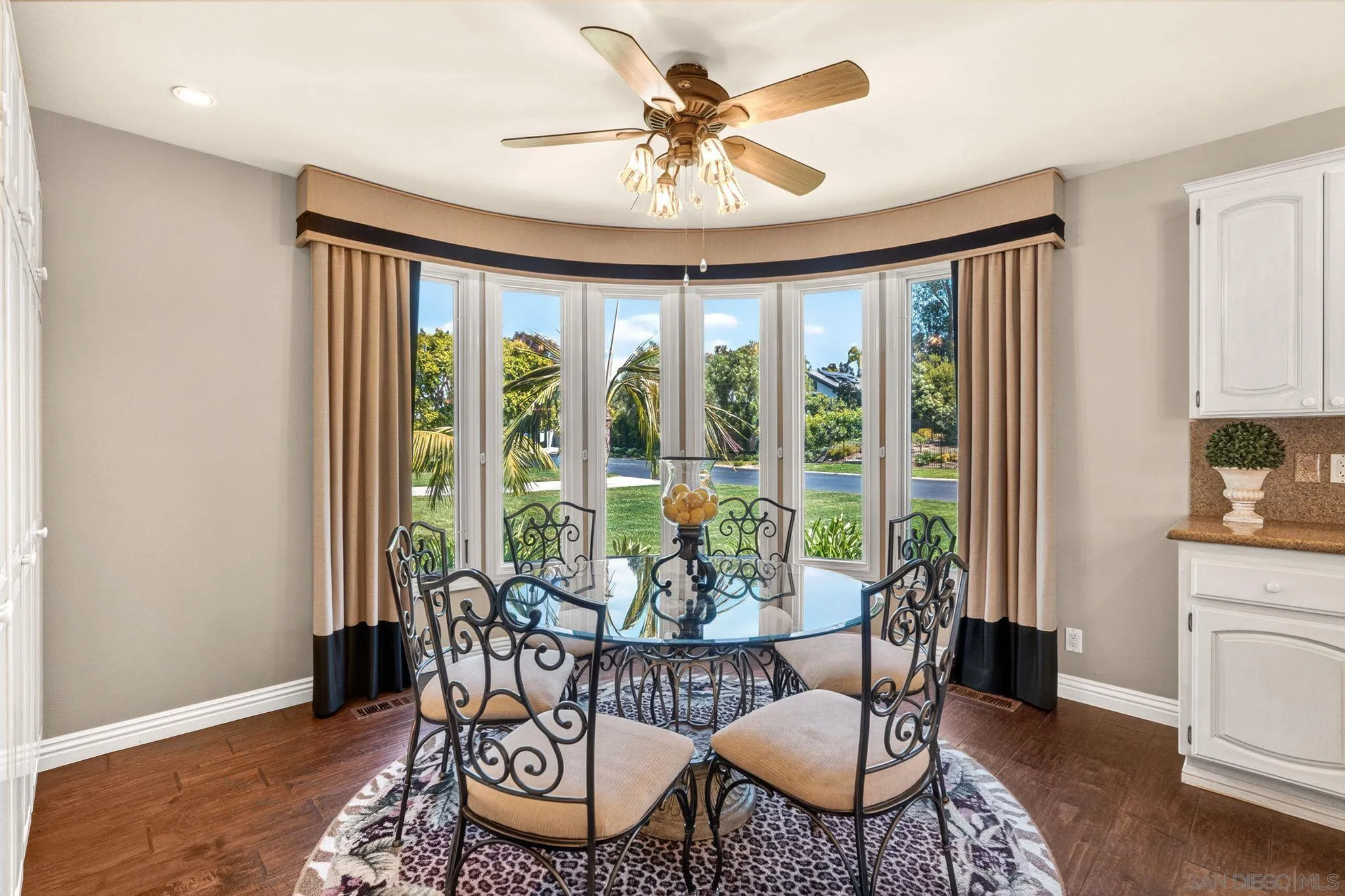 https://cdn.realtyfeed.com/cdn/127/260007940/be8ca0adfbc268c60b9bdc5d95c264a8.webp