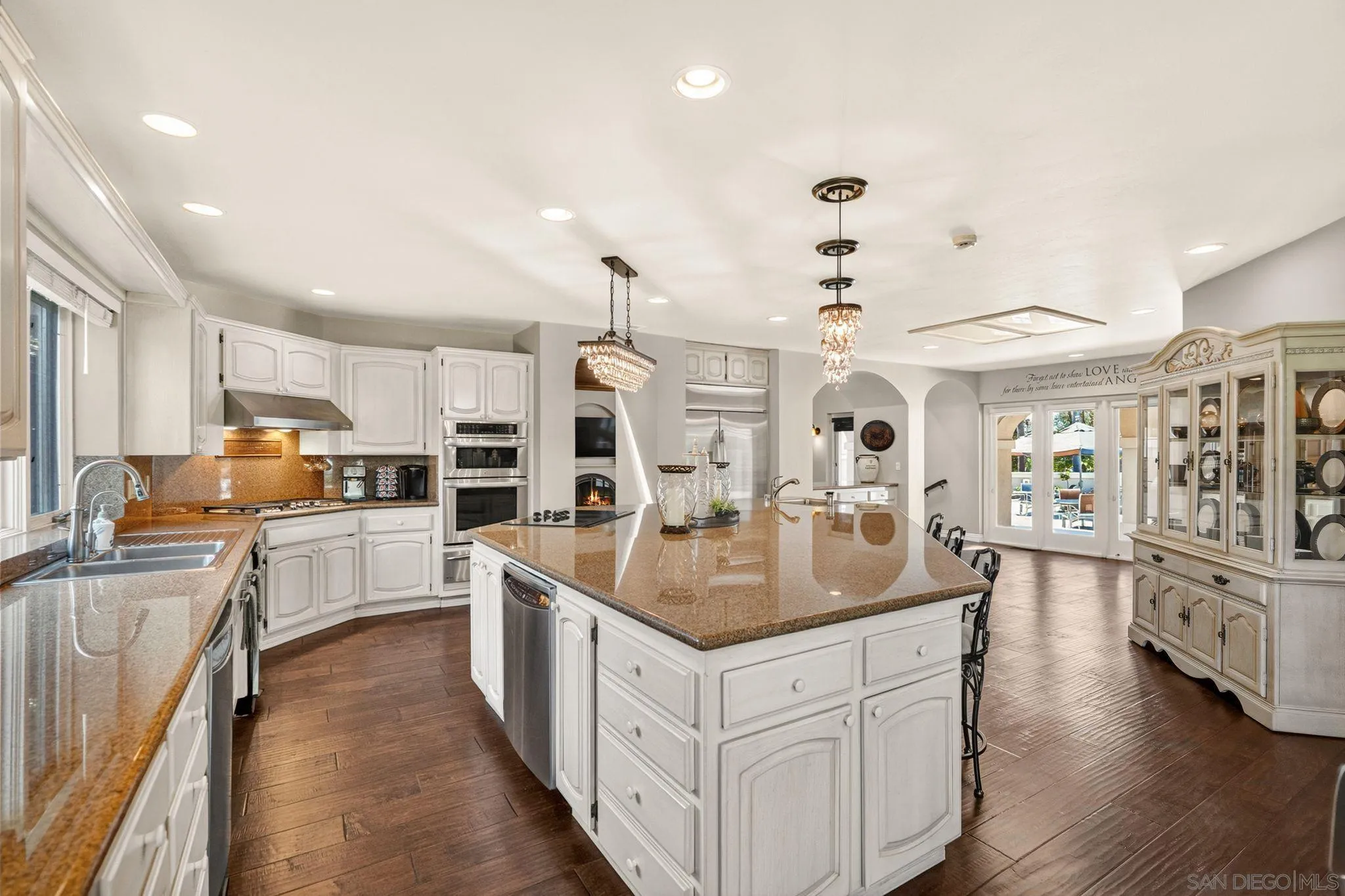 https://cdn.realtyfeed.com/cdn/127/260007940/becf8ce9393c976603d281a75bb68e92.webp