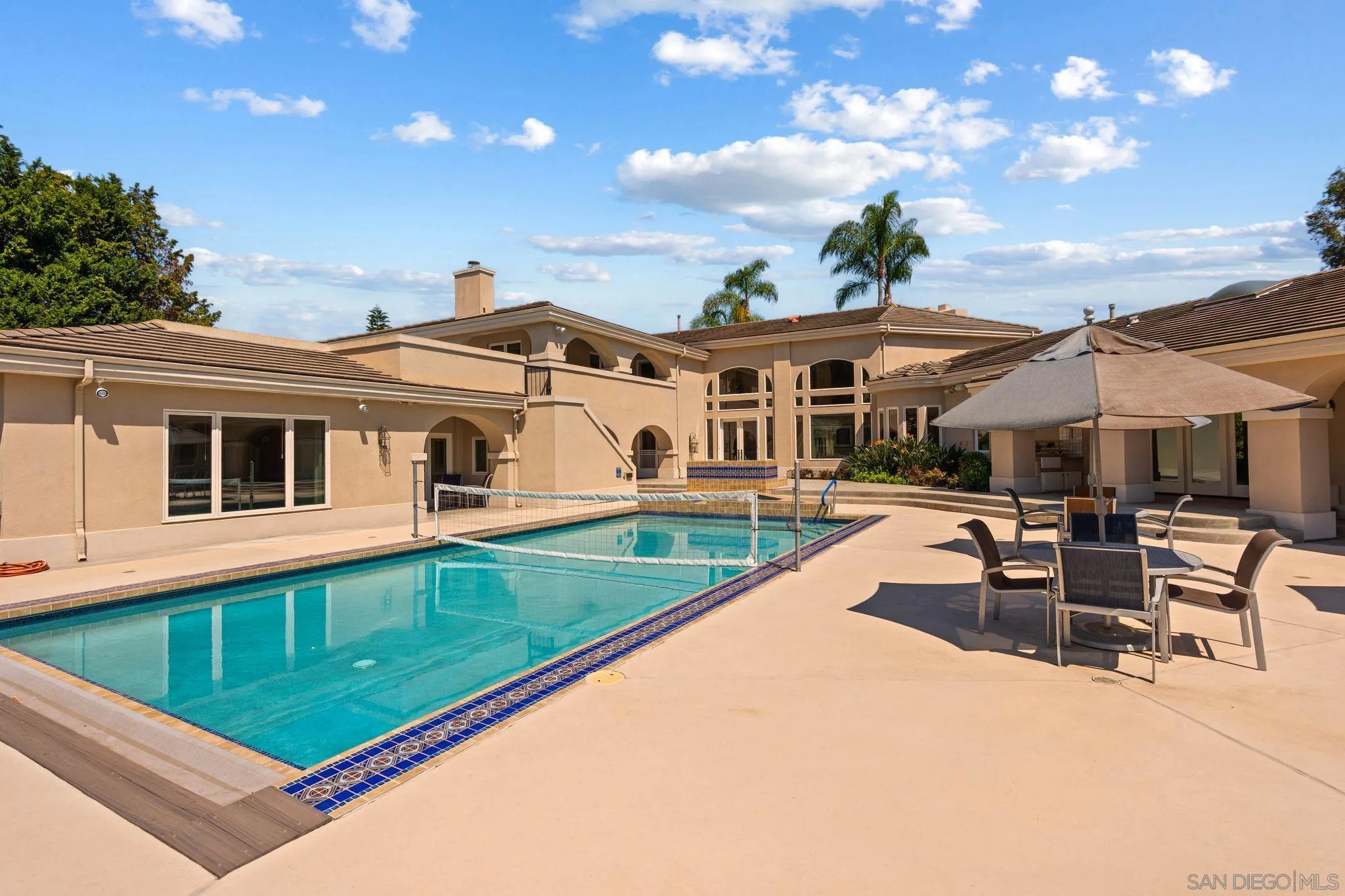 https://cdn.realtyfeed.com/cdn/127/260007940/f7aae5aeb16198431b34824100fc2e6d.webp