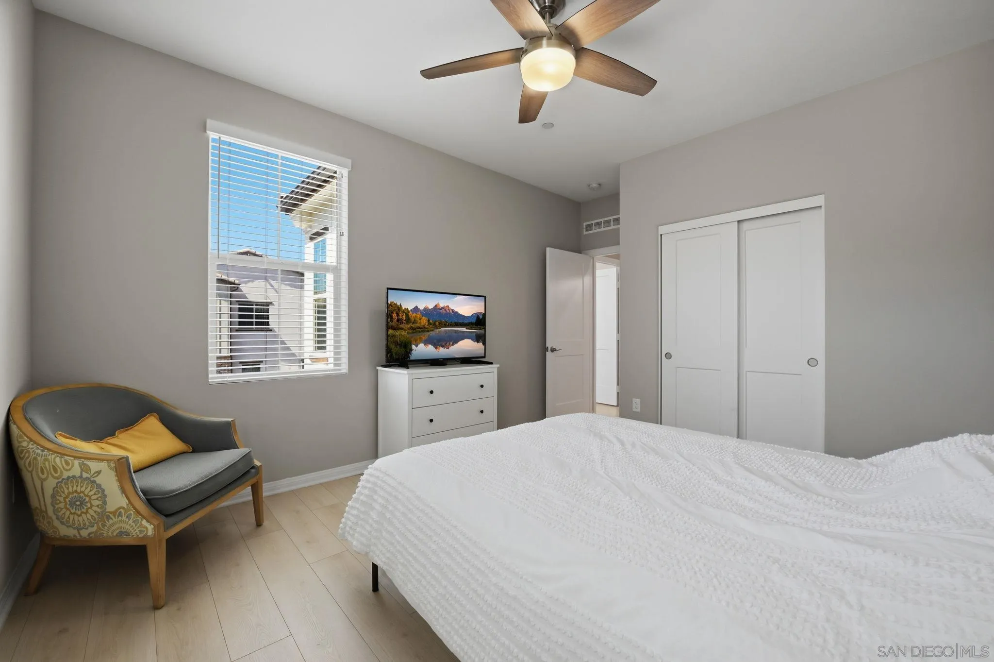 https://cdn.realtyfeed.com/cdn/127/260007942/35d2f9ed33223356def0c21ffa332f12.webp