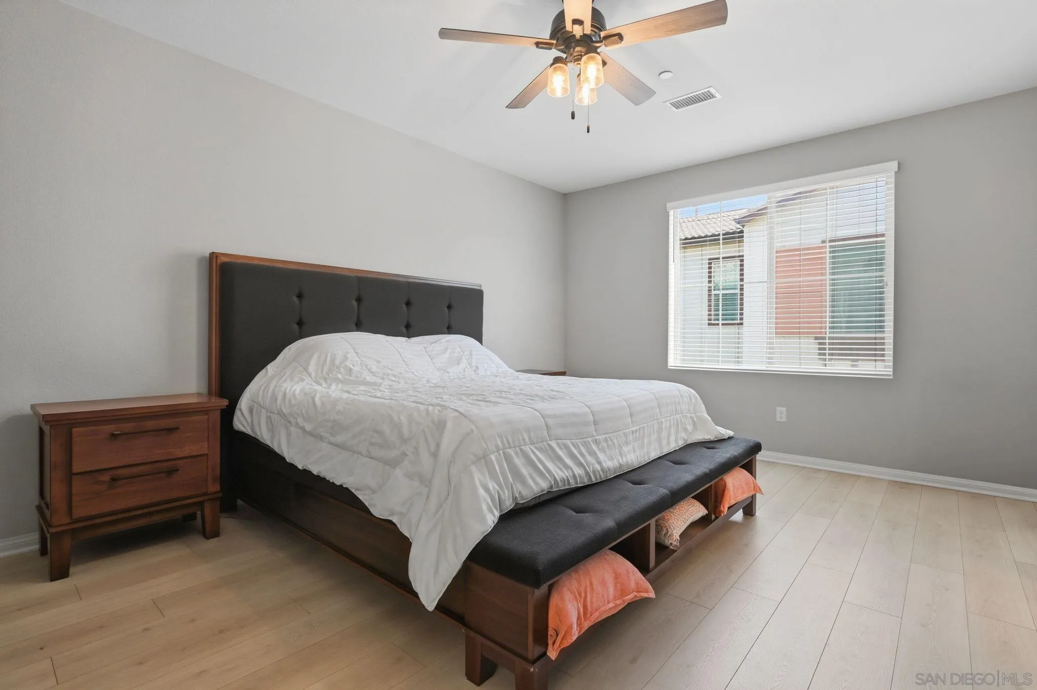 https://cdn.realtyfeed.com/cdn/127/260007942/40b79e94a87bad87d1890a034f6b259c.webp