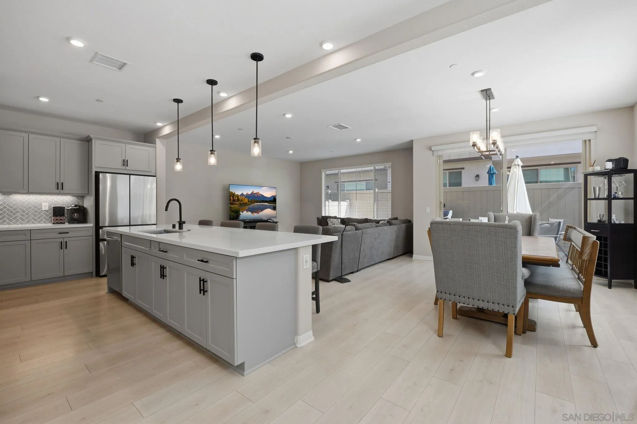 https://cdn.realtyfeed.com/cdn/127/260007942/47df1e68512dbd17e177c7e27b642ad2.webp