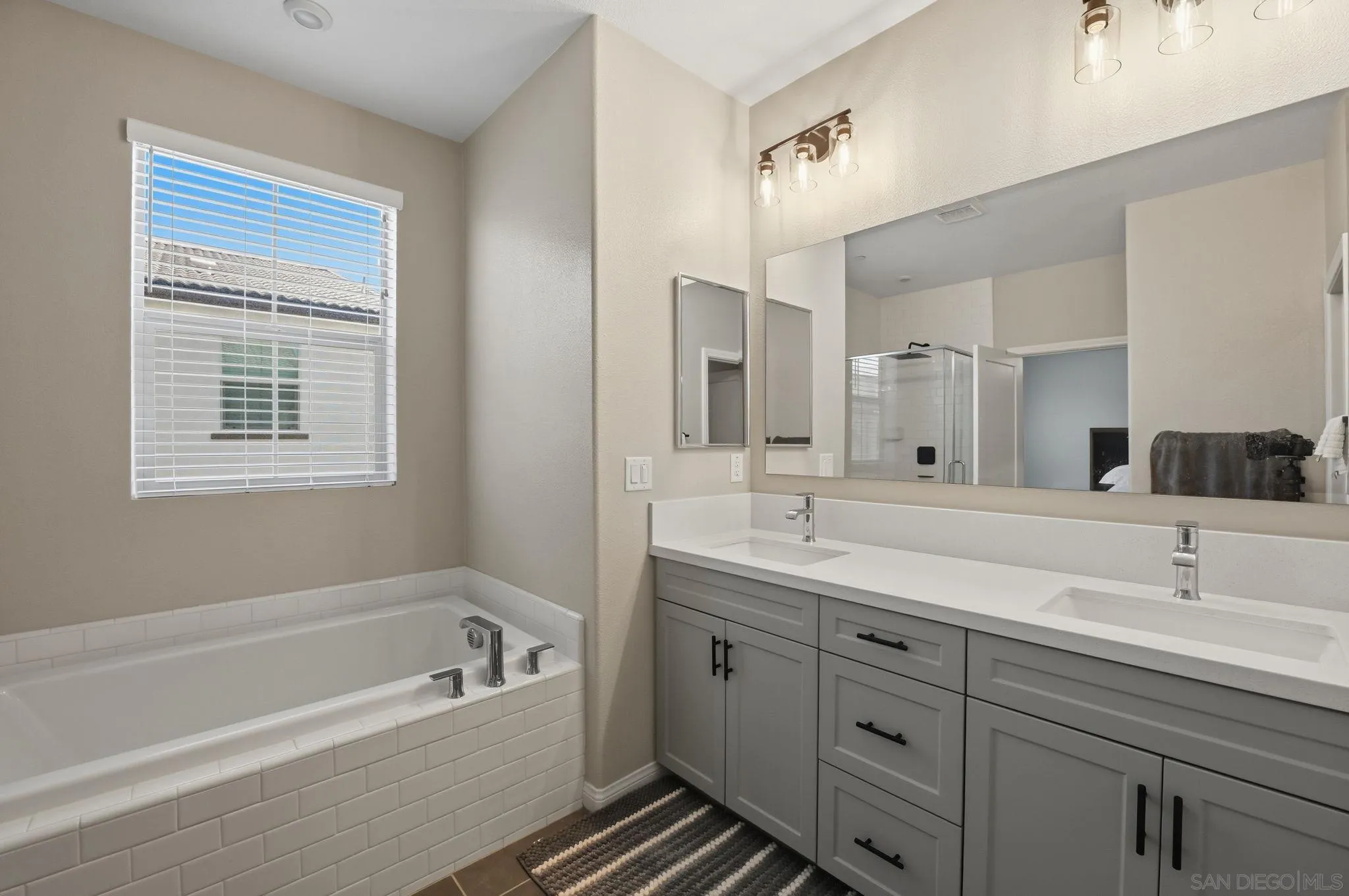 https://cdn.realtyfeed.com/cdn/127/260007942/4a07567c0f0abedc97f2209e7e6eb532.webp