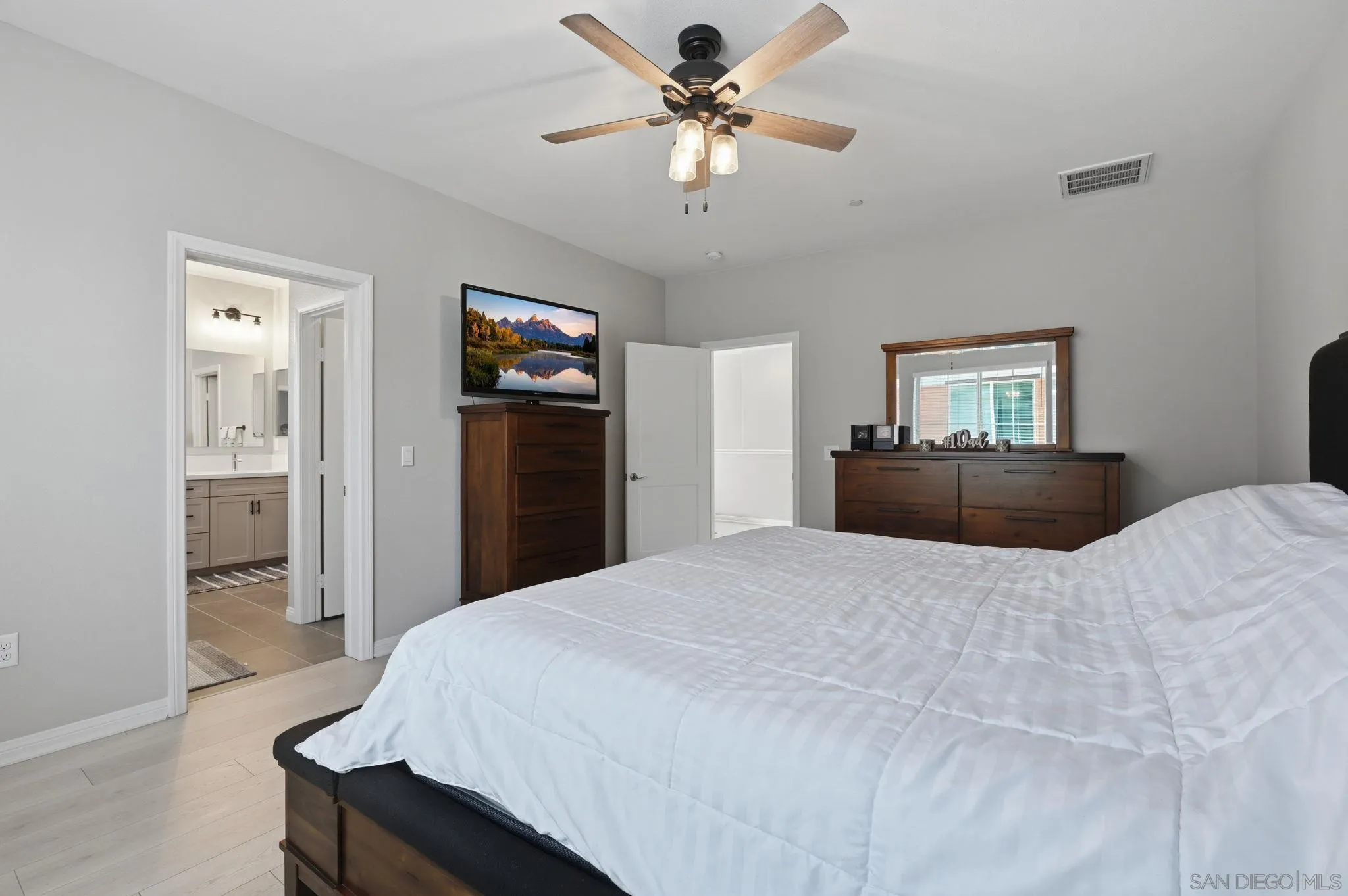 https://cdn.realtyfeed.com/cdn/127/260007942/4f1cd1fc731721576a6df55f983740a0.webp