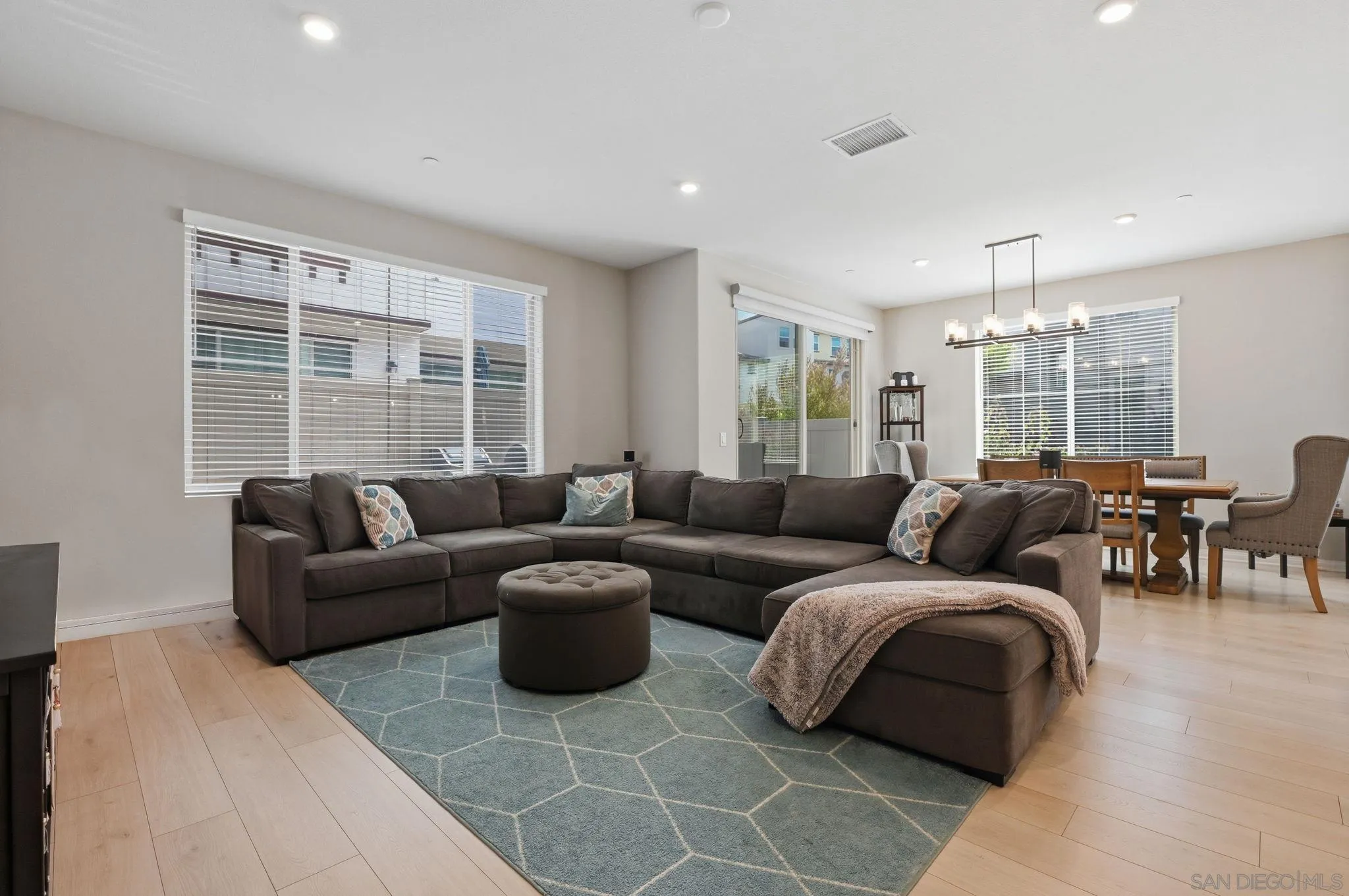 https://cdn.realtyfeed.com/cdn/127/260007942/5c7960dea5a66dac787319cc5c9fd9e9.webp