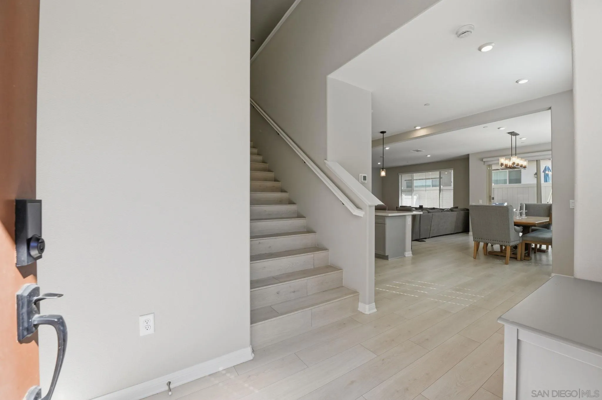 https://cdn.realtyfeed.com/cdn/127/260007942/96a1b3219943bb8e08f900362cdc3f36.webp