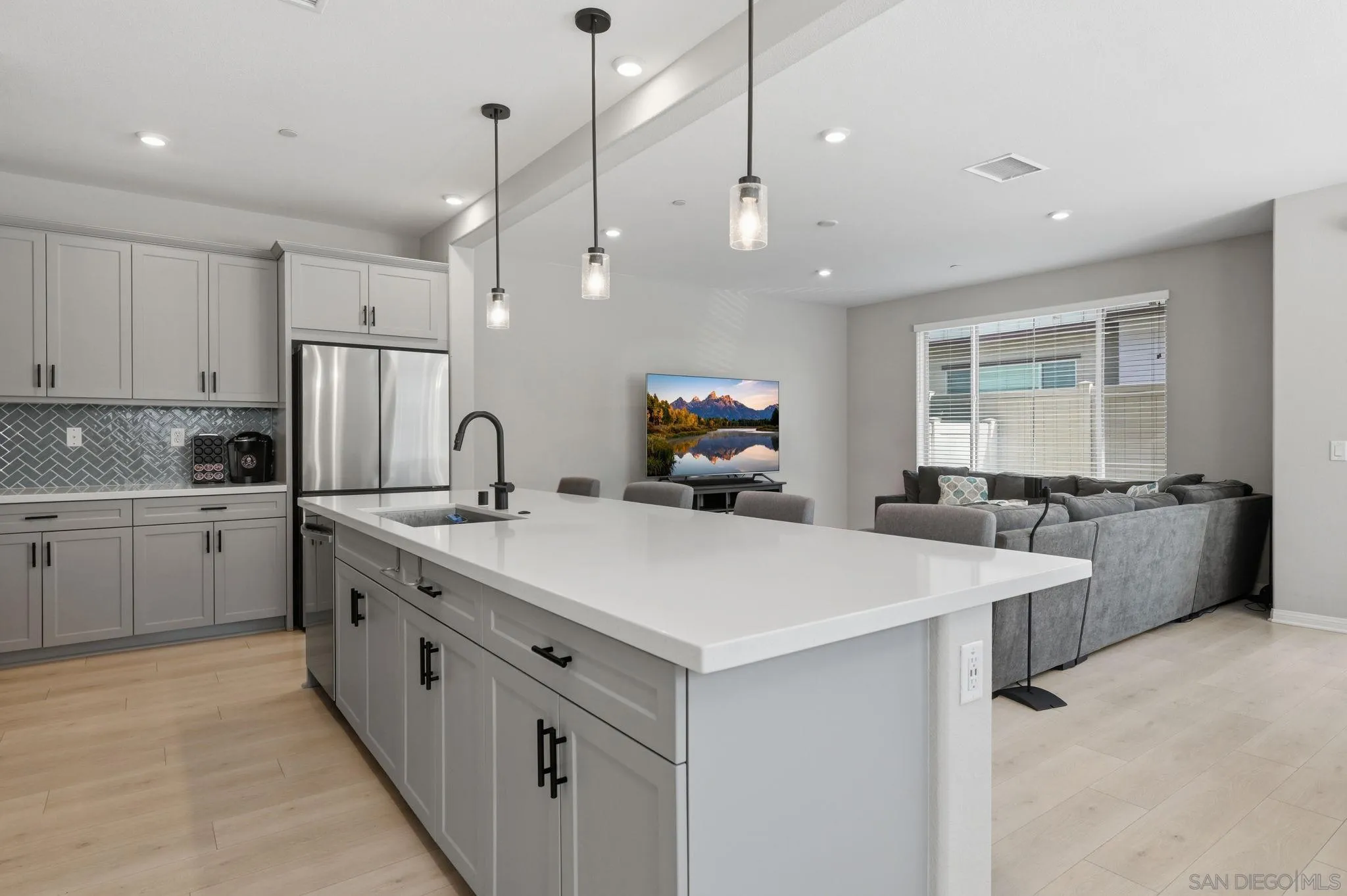 https://cdn.realtyfeed.com/cdn/127/260007942/a5c85a2936dd58ad8492ef82322b1729.webp