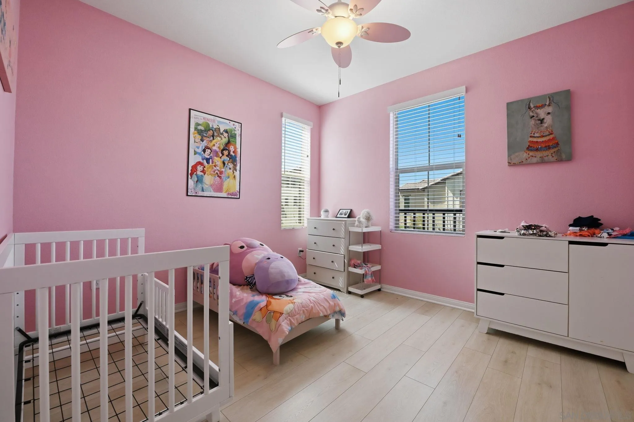 https://cdn.realtyfeed.com/cdn/127/260007942/c7f946eef8014866ded528fac65013ff.webp