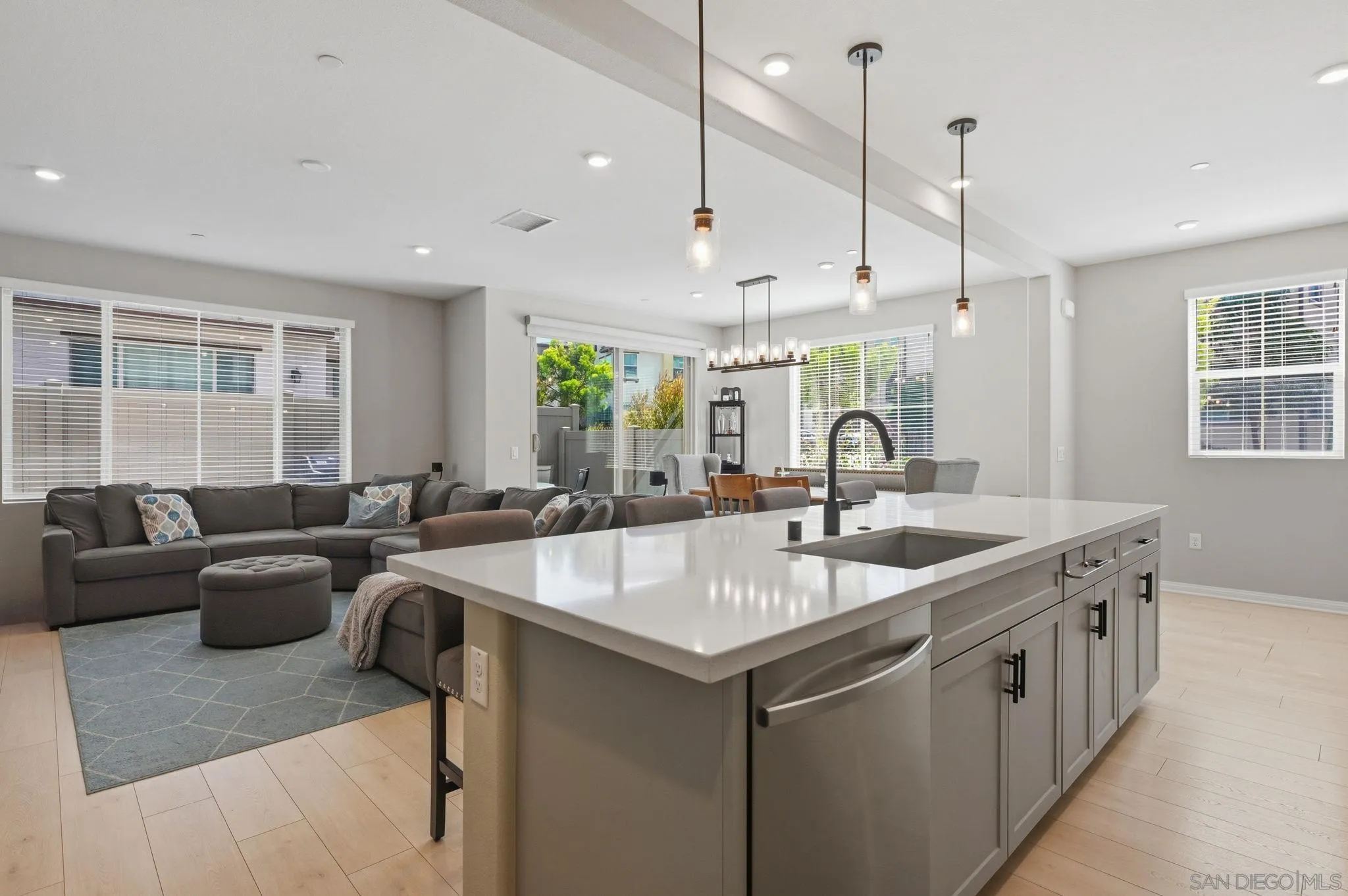 https://cdn.realtyfeed.com/cdn/127/260007942/f51267554e55d459d9eb0cd2ccb3b432.webp