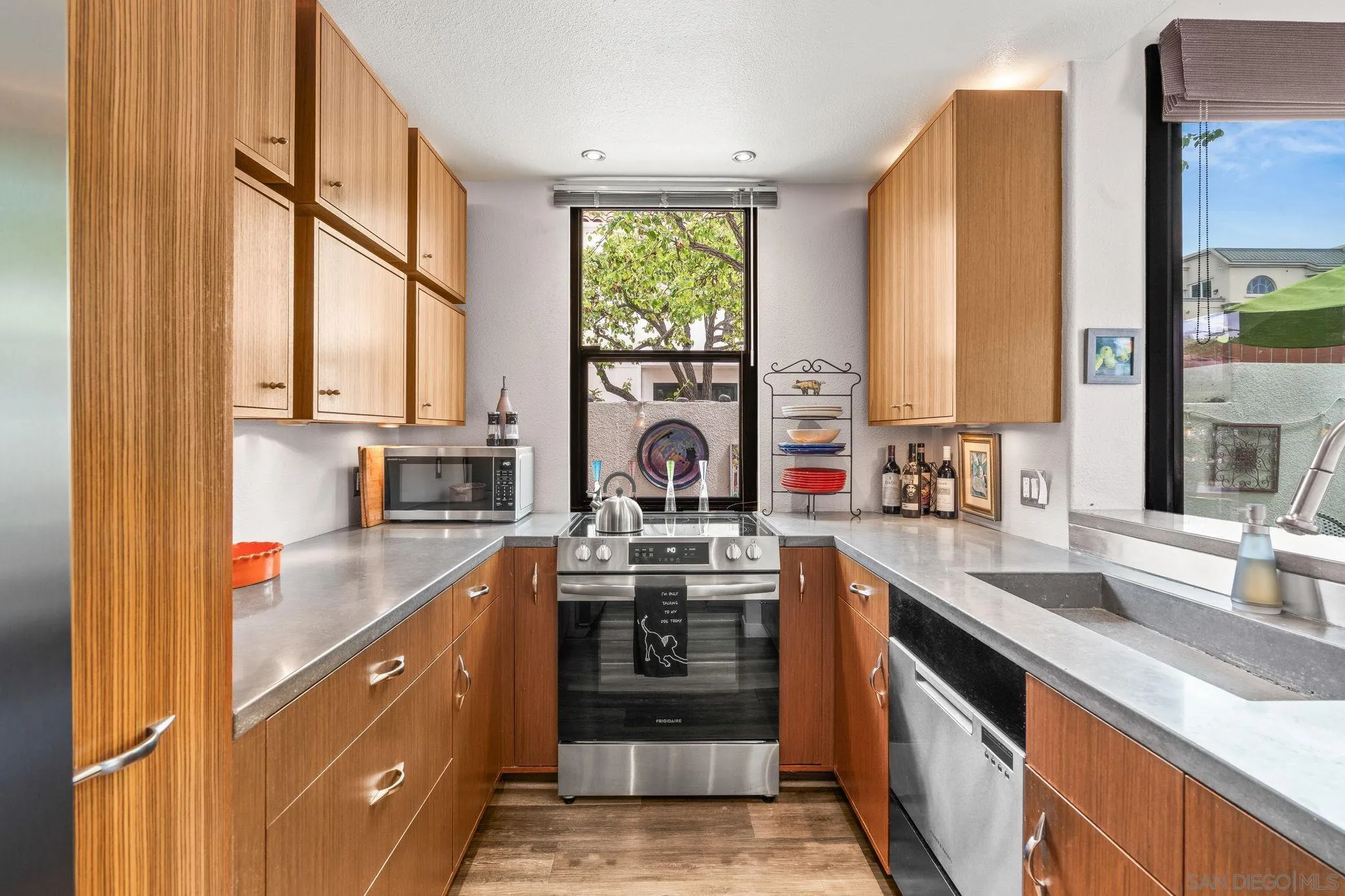 Photo #8: 260007945 Listing: Photo #8