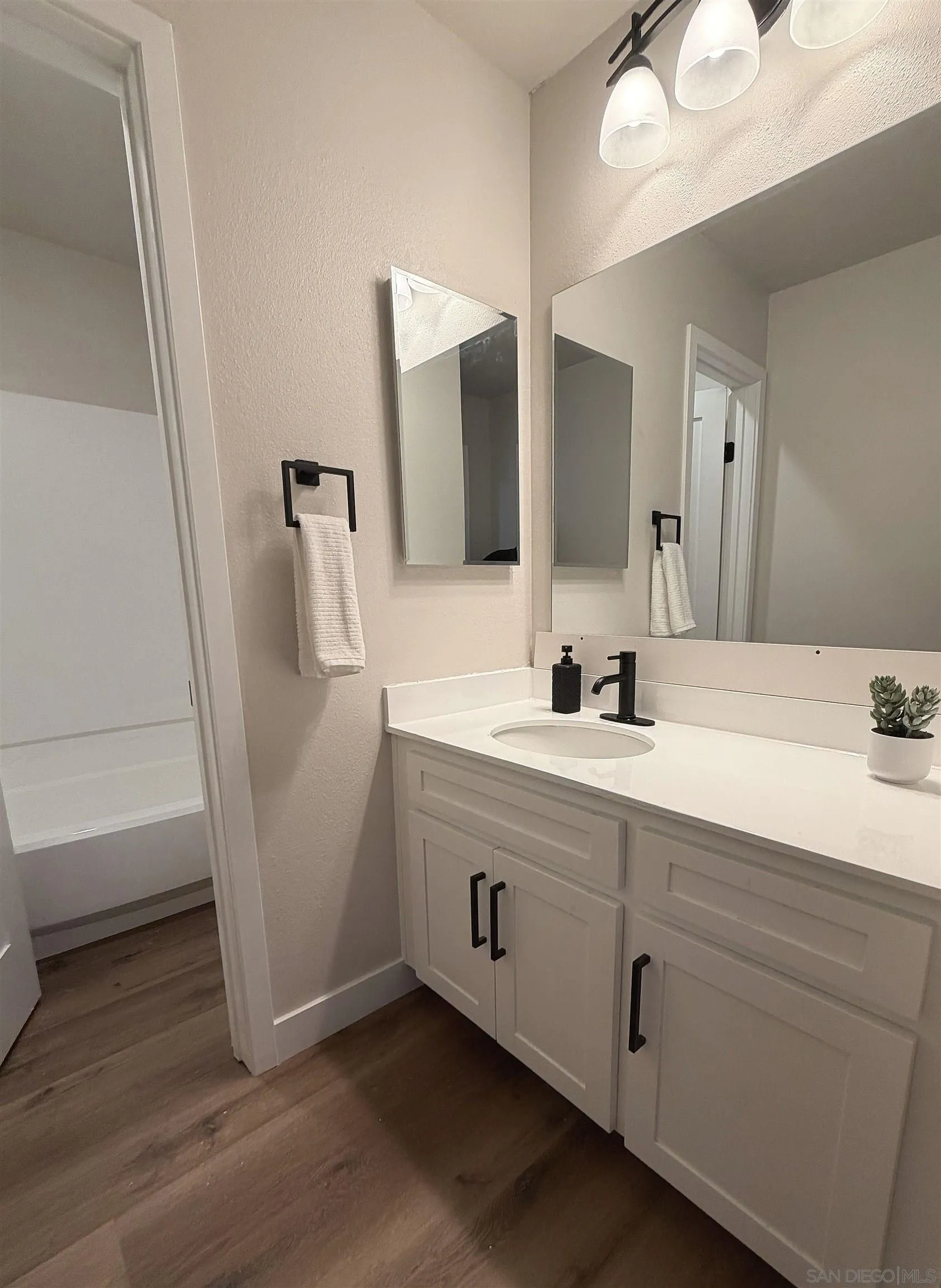 Photo #12: 260007947 Listing: Photo #12