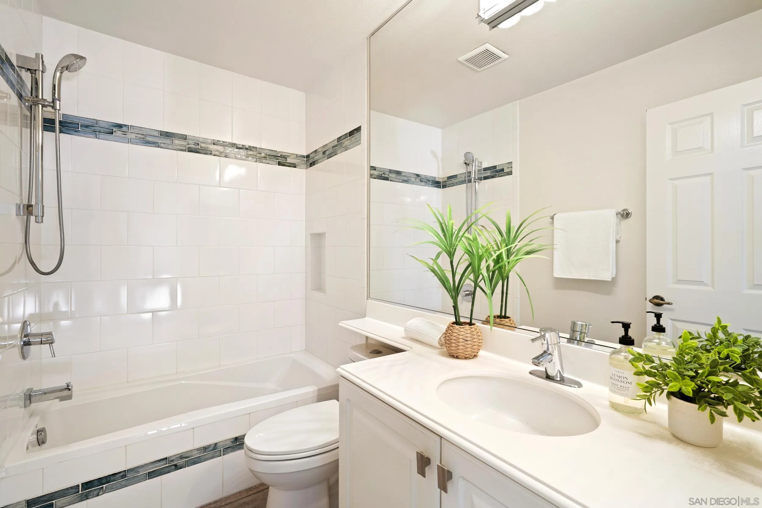 https://cdn.realtyfeed.com/cdn/127/260007952/68c9f72fe565b7b0e621e4d01dee61f3.webp