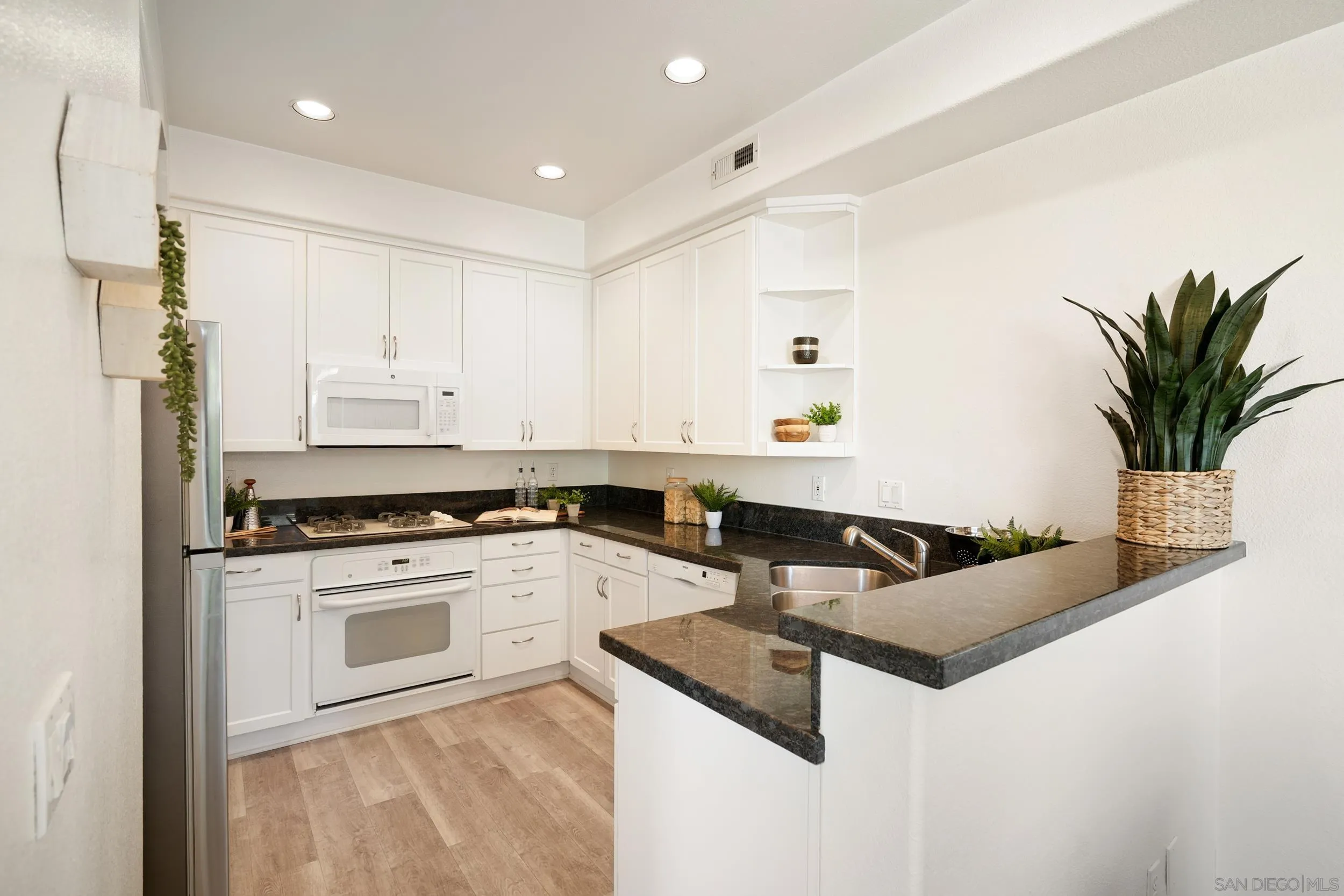 https://cdn.realtyfeed.com/cdn/127/260007952/95b00dd6413eedcdec70fc7f9b09631e.webp