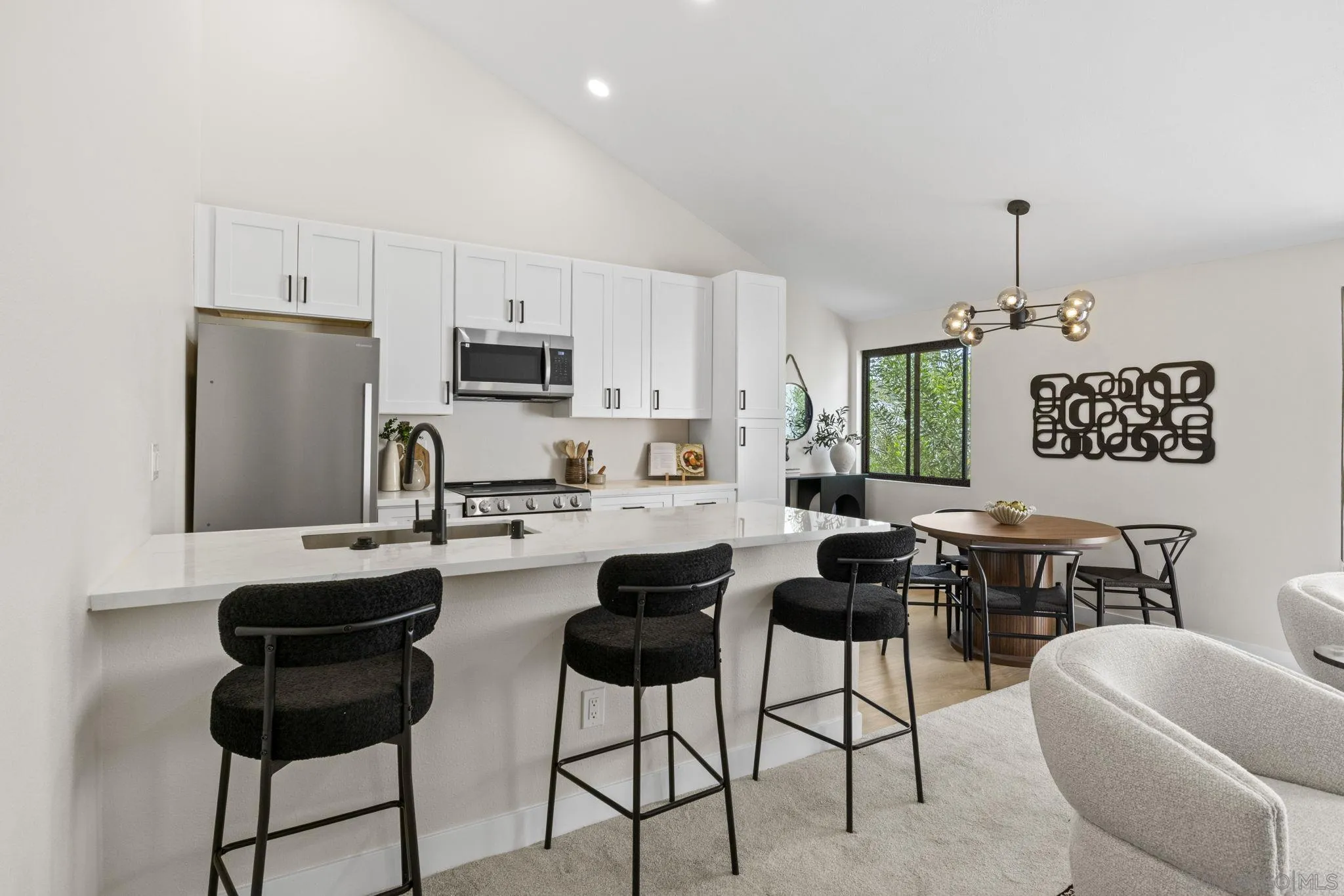 Photo #1: 260007963 Listing: Photo #1