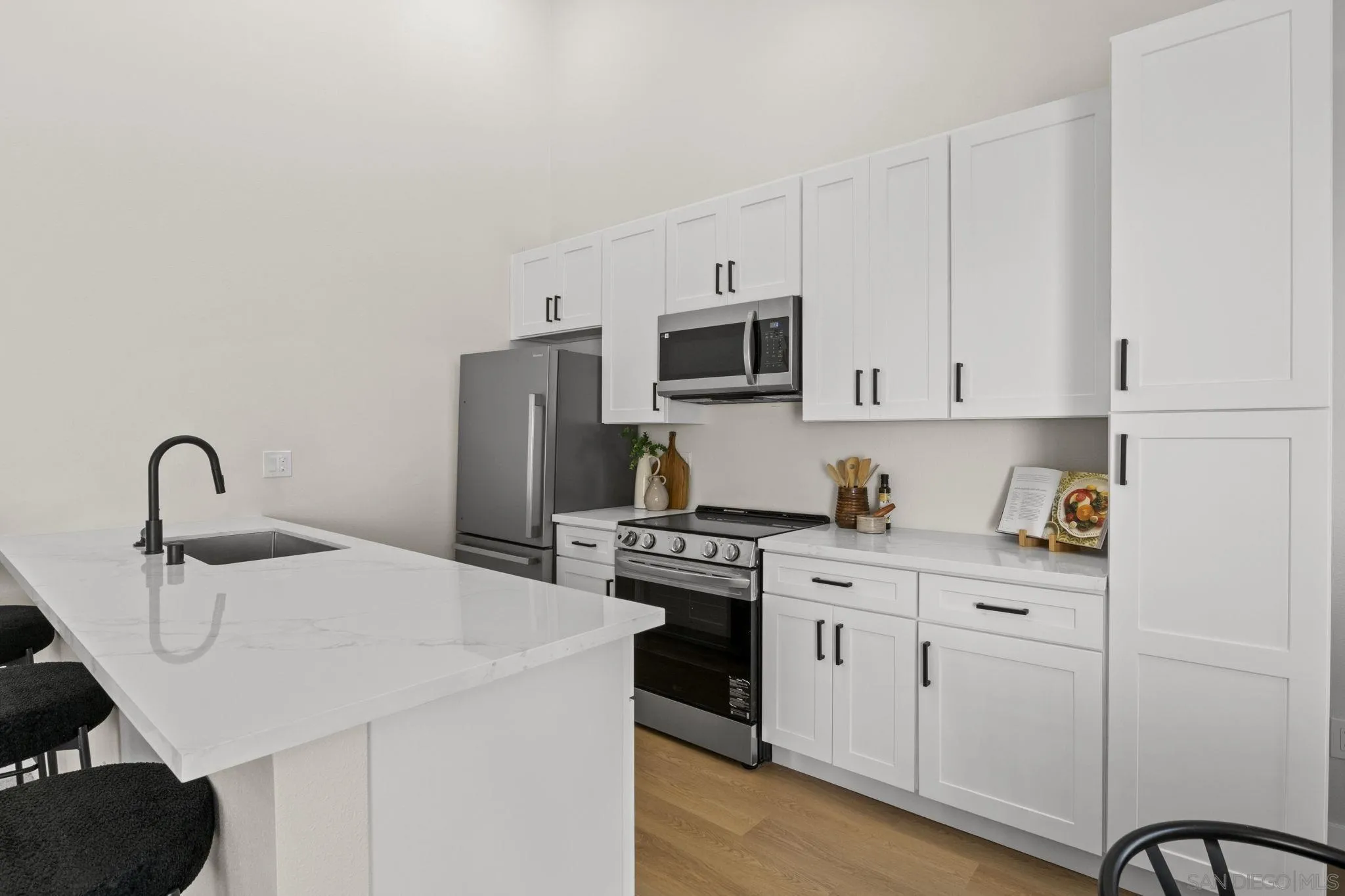 https://cdn.realtyfeed.com/cdn/127/260007963/388160ac2307c11975e73972577f2de0.webp
