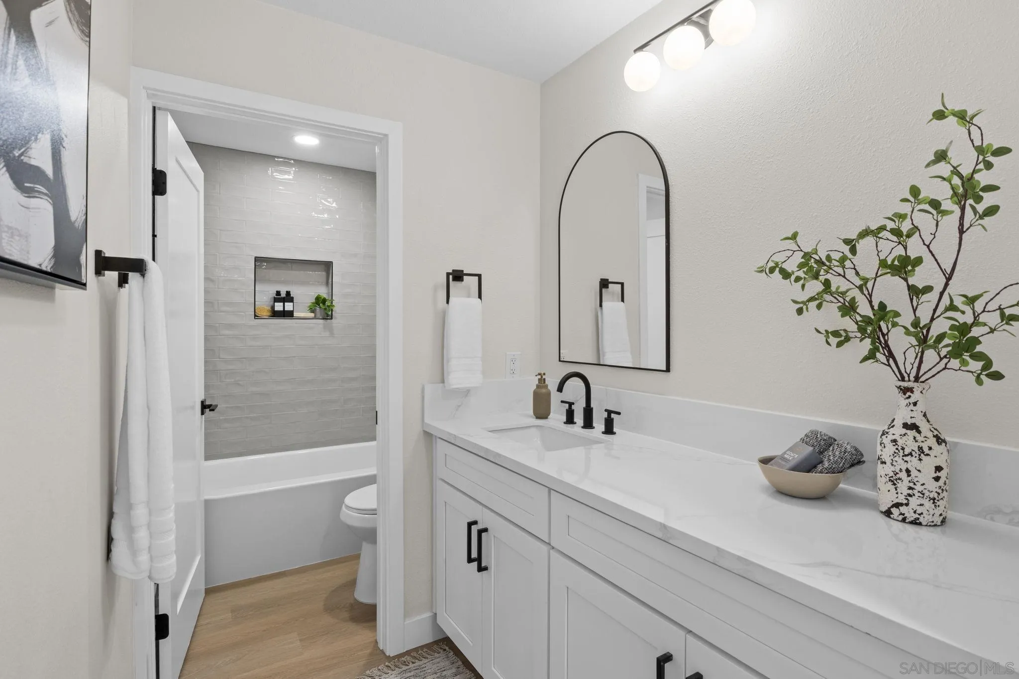 https://cdn.realtyfeed.com/cdn/127/260007963/84b9ad02543b21dbfd536ab904a6f557.webp