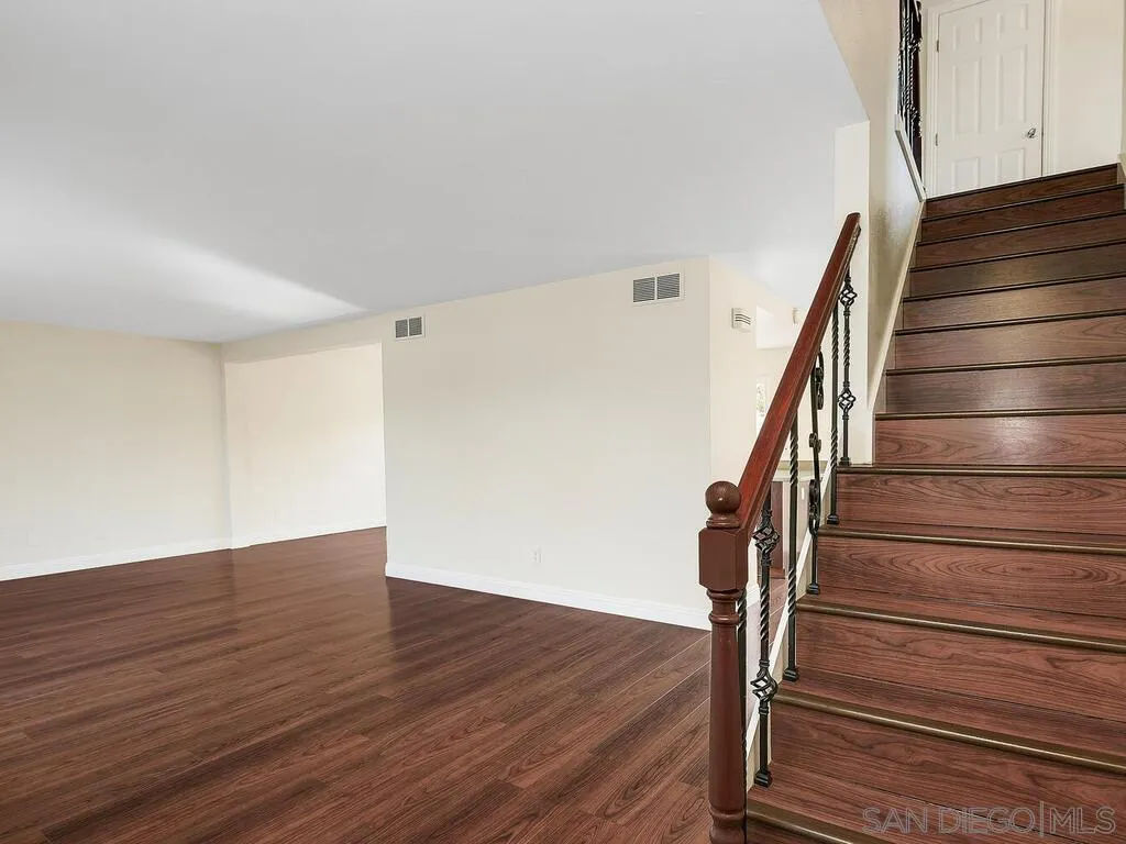 https://cdn.realtyfeed.com/cdn/127/260007971/08efe0550c524025a16295e417a8c293.webp