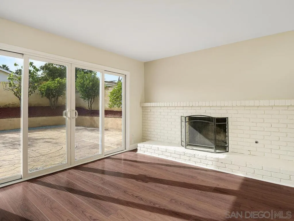 https://cdn.realtyfeed.com/cdn/127/260007971/2db56200df0a5f8dd7a60e96783a1983.webp