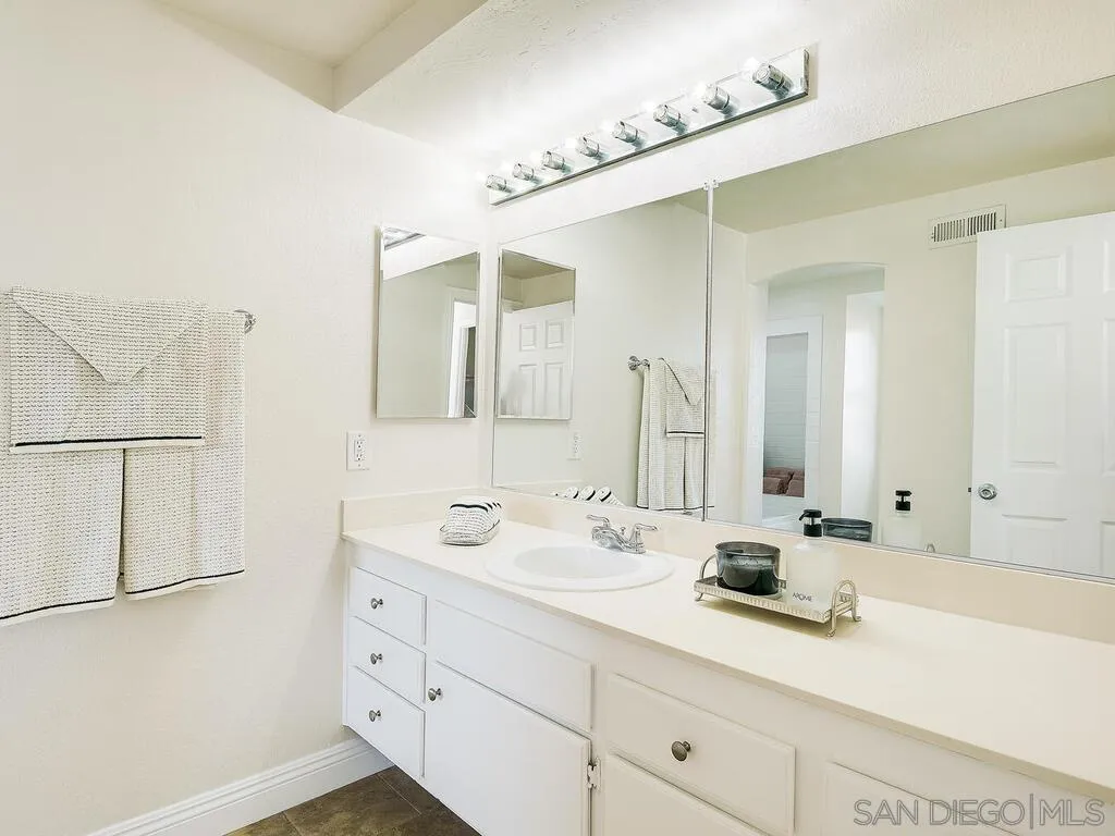 https://cdn.realtyfeed.com/cdn/127/260007971/576cf2bd16bf777576b9f9595d3f743d.webp