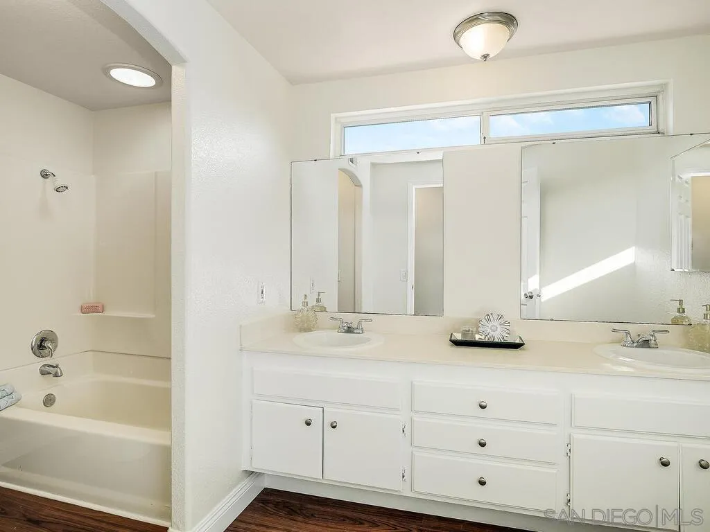 https://cdn.realtyfeed.com/cdn/127/260007971/5a302c1021b0edb04e1c9f7864895dcd.webp