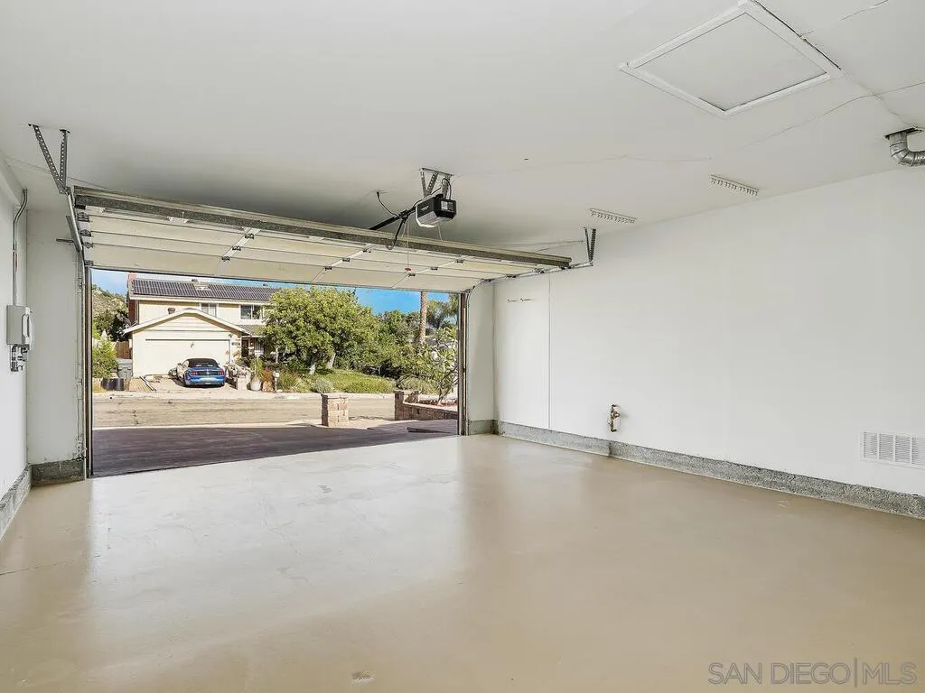 https://cdn.realtyfeed.com/cdn/127/260007971/80e377d1a62e5e61535c25afe2704640.webp