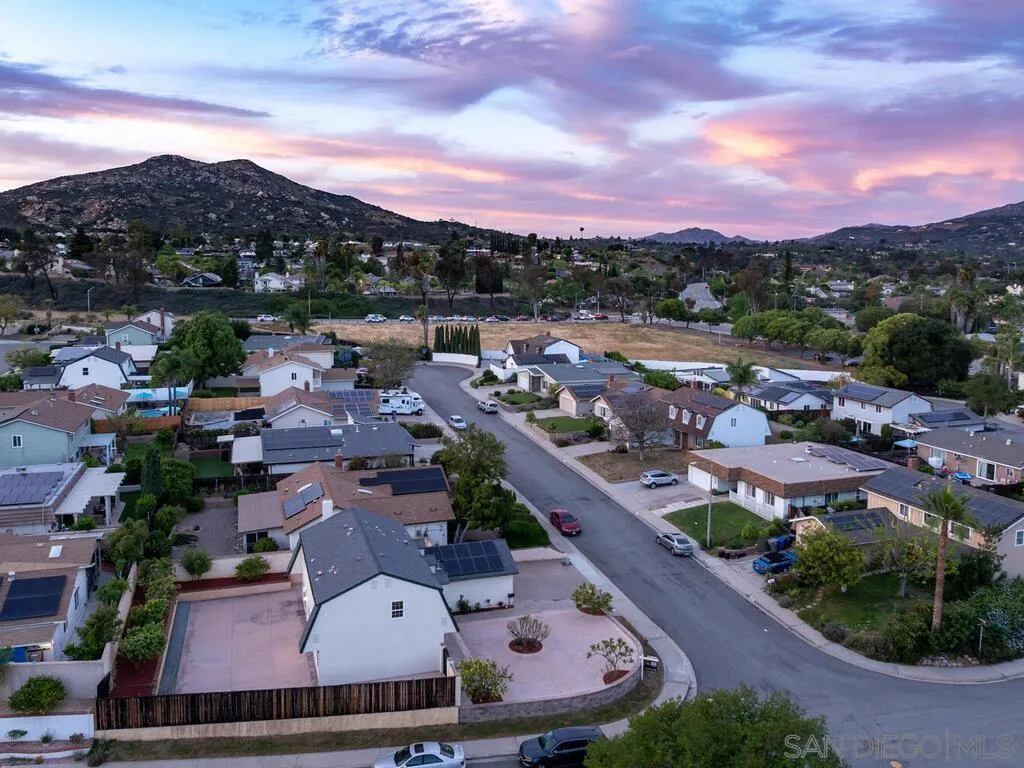 https://cdn.realtyfeed.com/cdn/127/260007971/8ec01e0be6987f5c9d20ad493d72a558.webp
