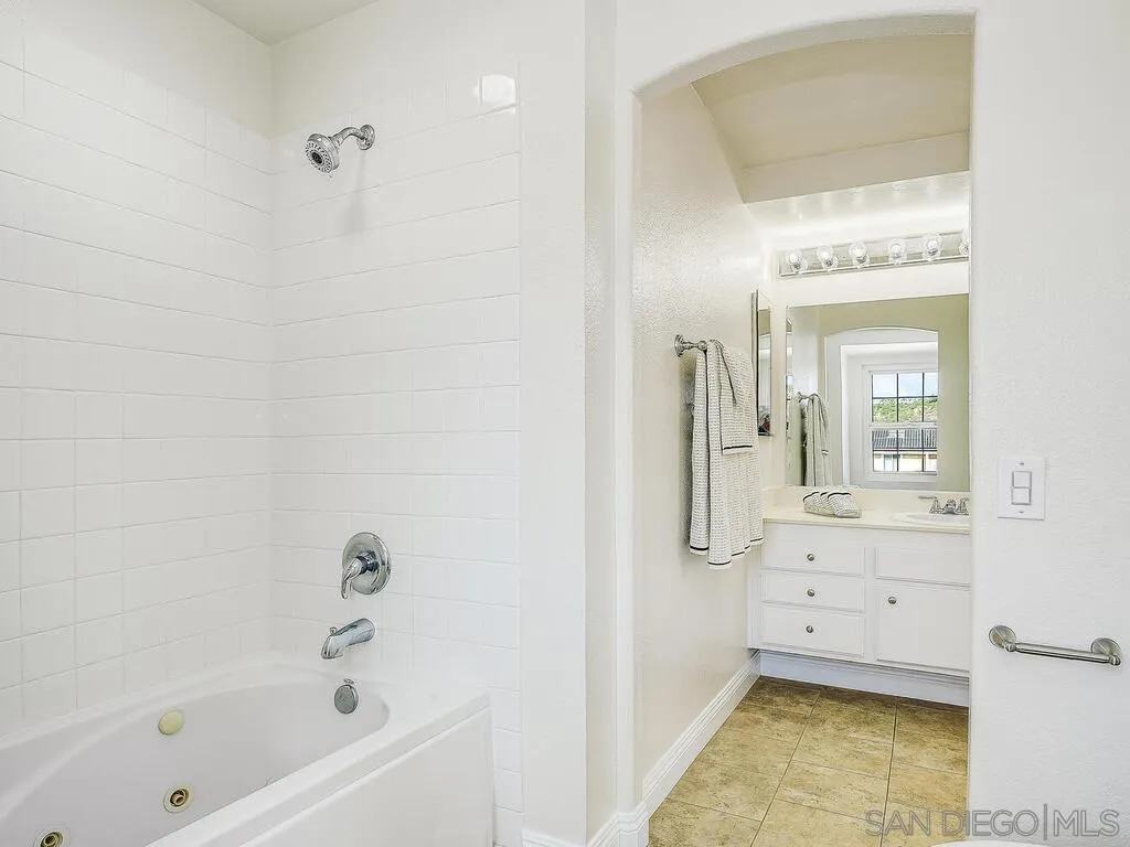 https://cdn.realtyfeed.com/cdn/127/260007971/b125b2ad68f187a4b2f9e4753bad2872.webp