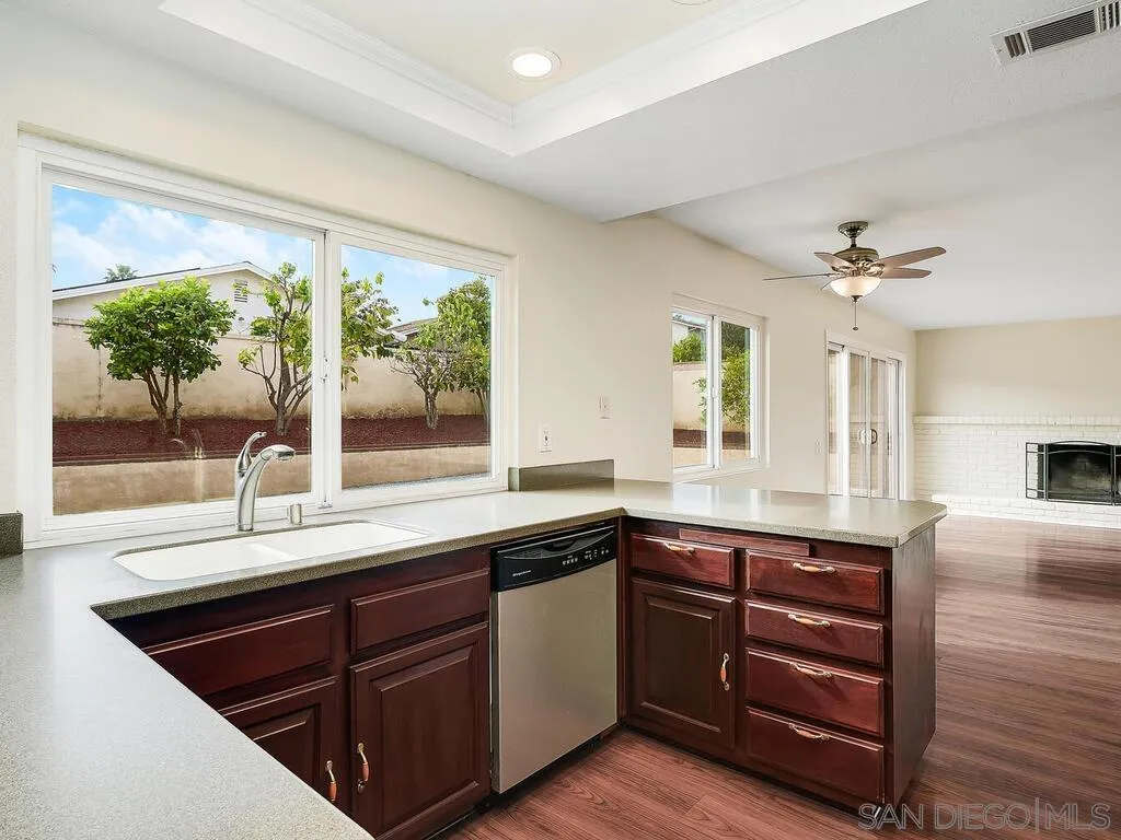 https://cdn.realtyfeed.com/cdn/127/260007971/bc8aa9180dc461621c1611ab548dd6b9.webp