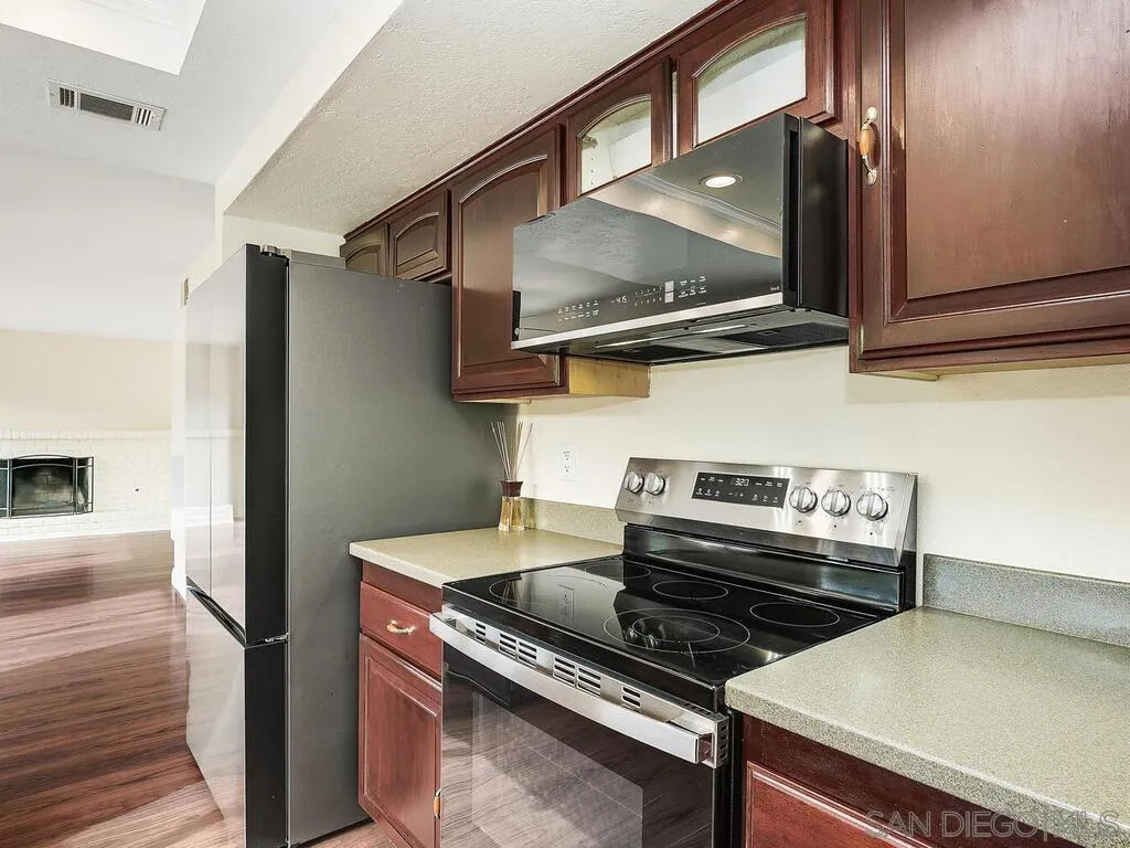 https://cdn.realtyfeed.com/cdn/127/260007971/cf1668ea10f442733ac39f238750be58.webp