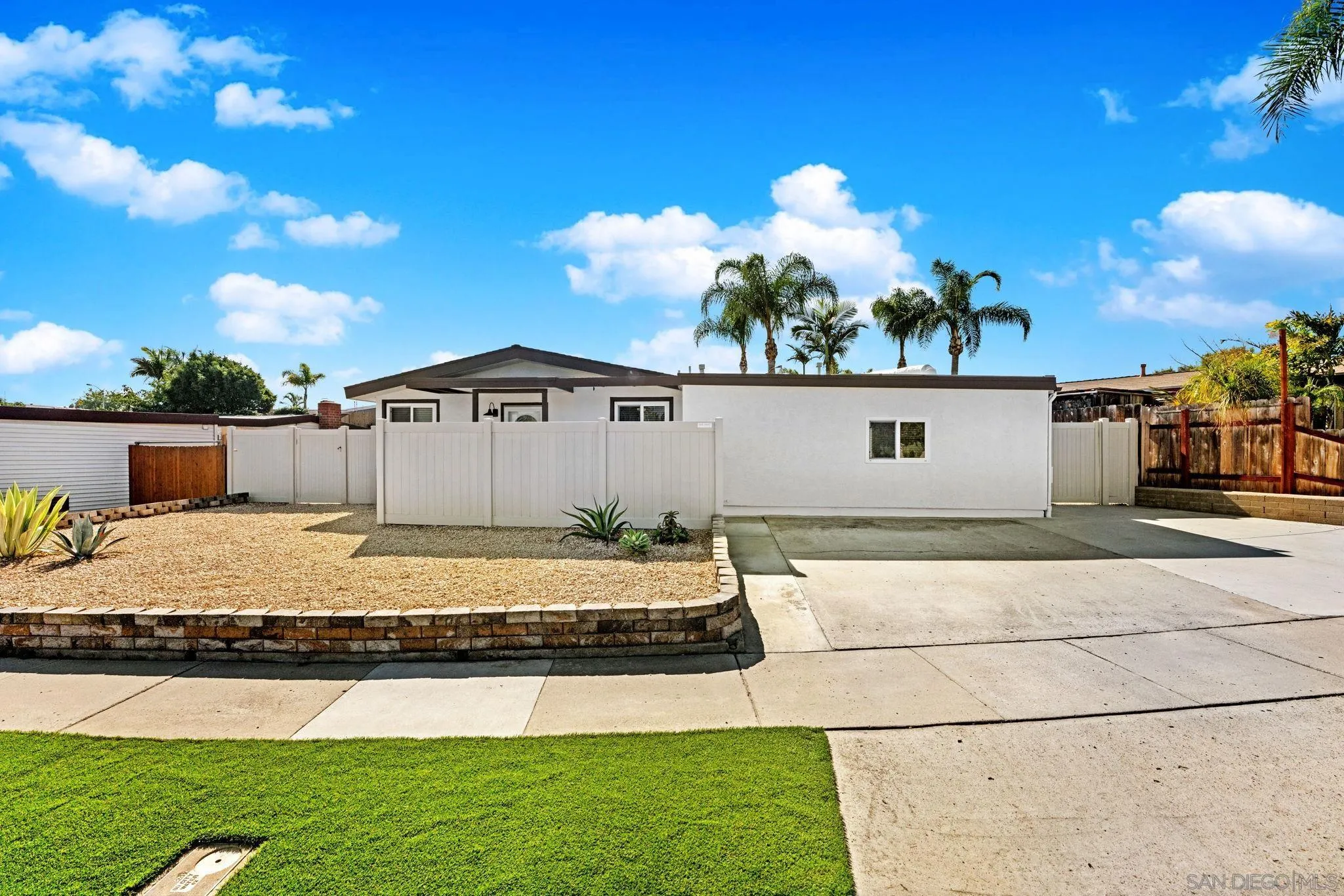 https://cdn.realtyfeed.com/cdn/127/260007974/23294aae570c30ccf6ab617eedf16710.webp