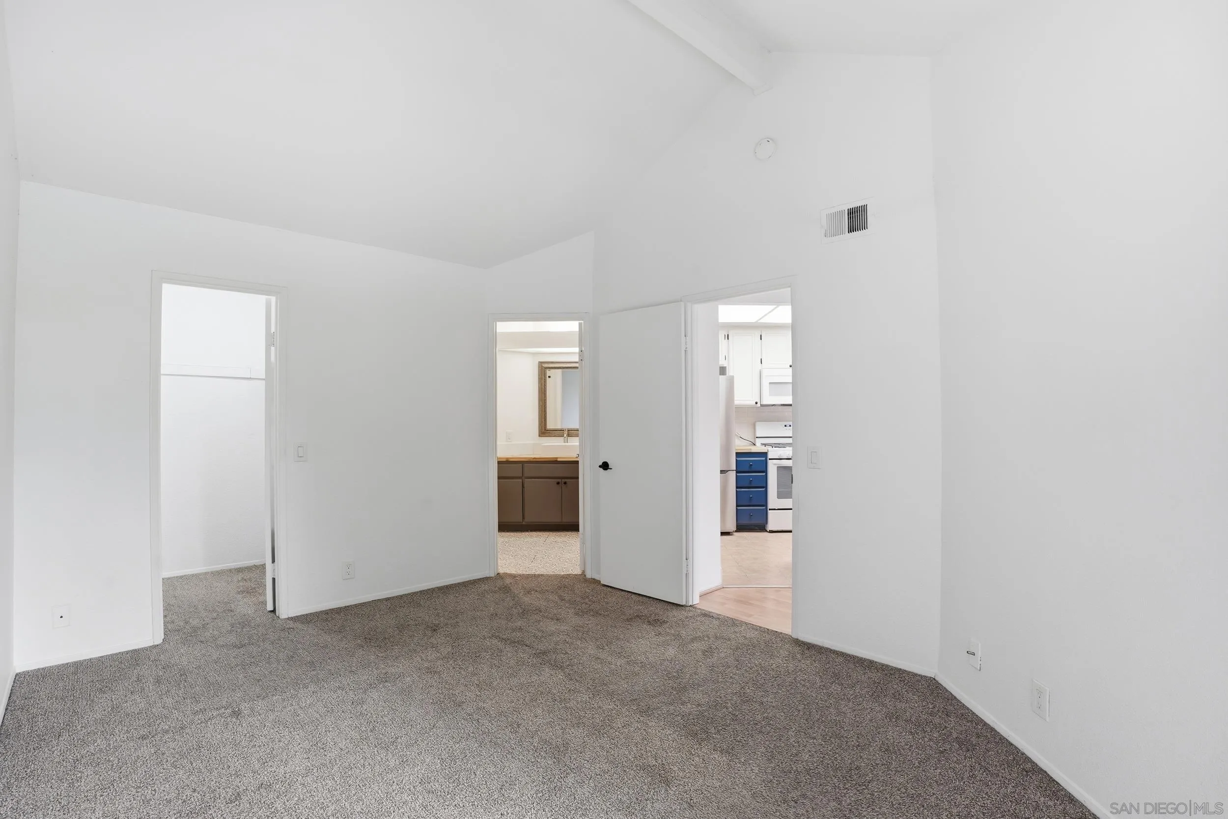 https://cdn.realtyfeed.com/cdn/127/260007975/0cd719464ae87e19784f30c867b5c23b.webp