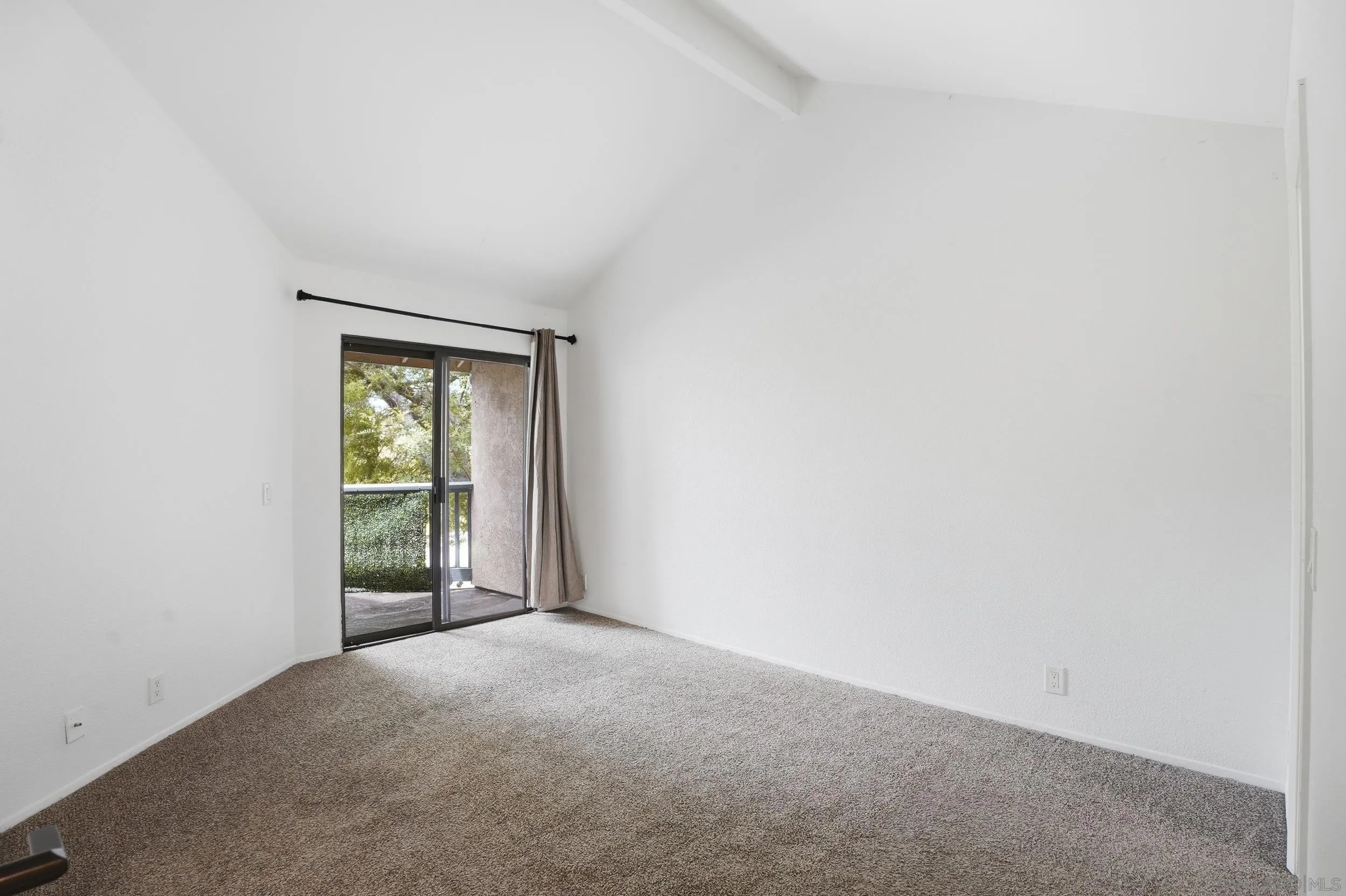 https://cdn.realtyfeed.com/cdn/127/260007975/e0c137c07ef672e7268e2ba9d4a7912d.webp