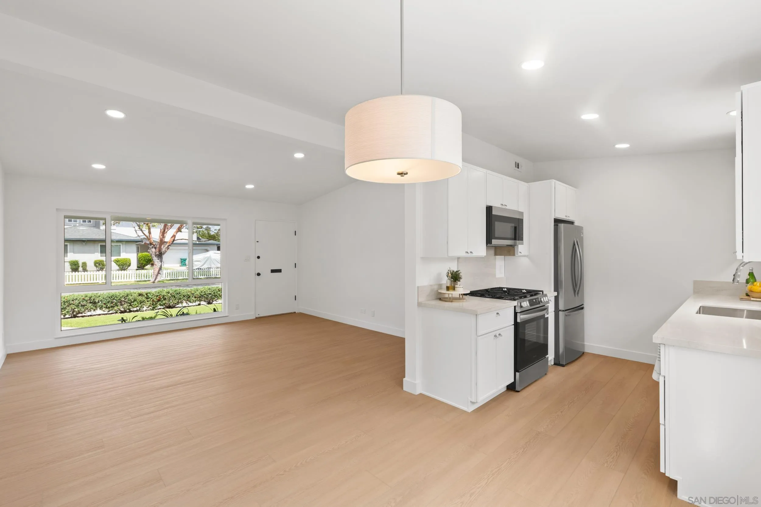 https://cdn.realtyfeed.com/cdn/127/260007983/3a54510876a043f67939a9270070154c.webp