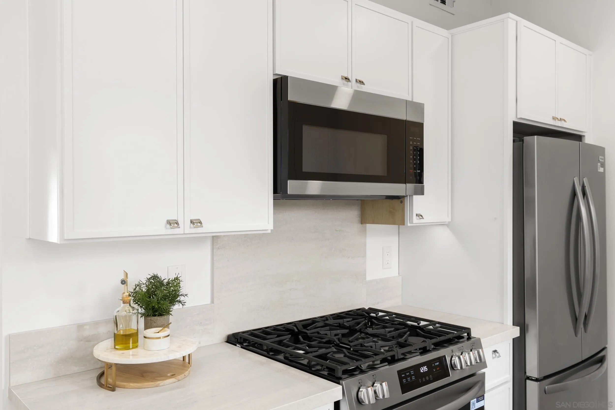 https://cdn.realtyfeed.com/cdn/127/260007983/679565317ec181d35597ab7d8a970490.webp