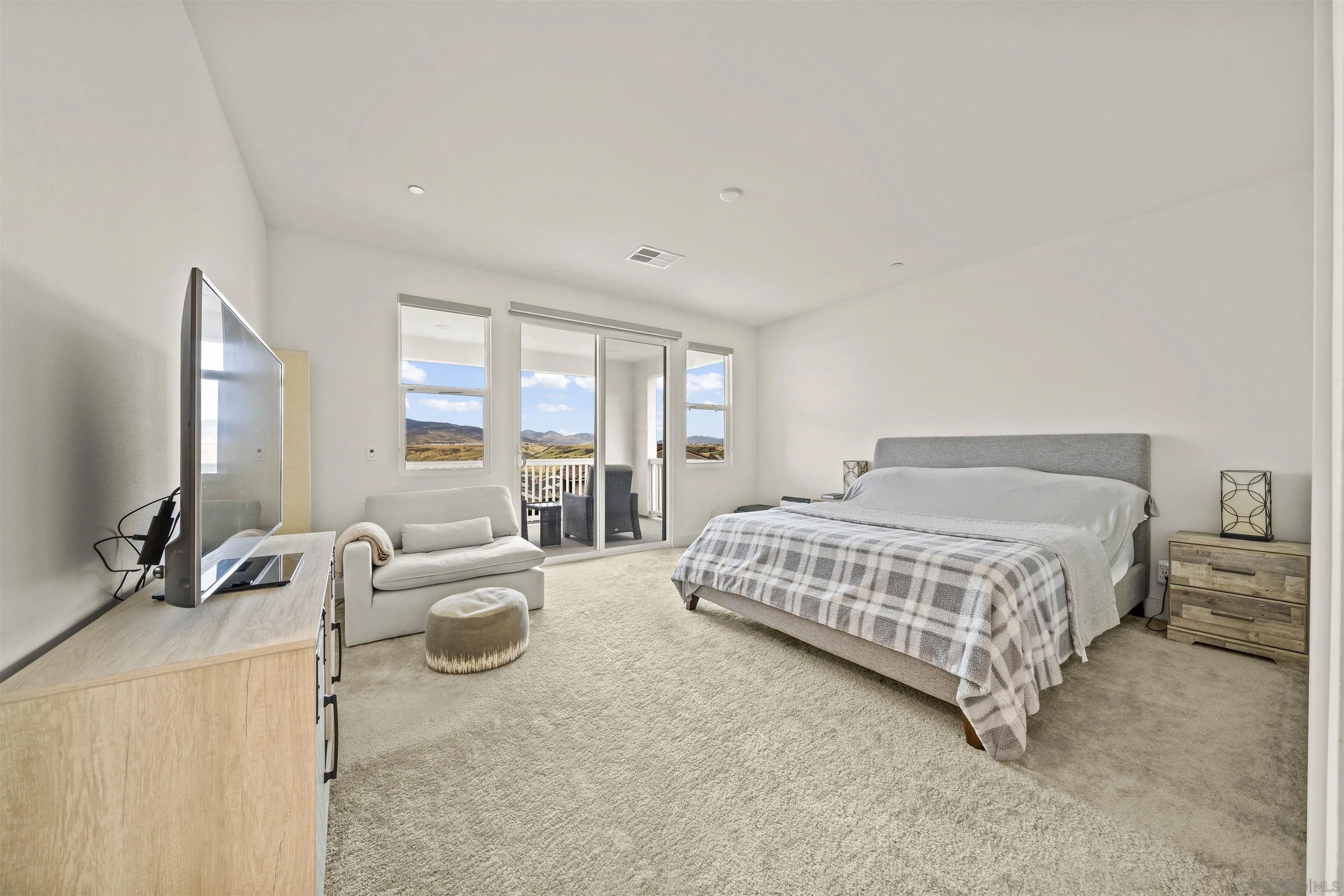https://cdn.realtyfeed.com/cdn/127/260007985/079888339501469088400fc4438b41c6.webp