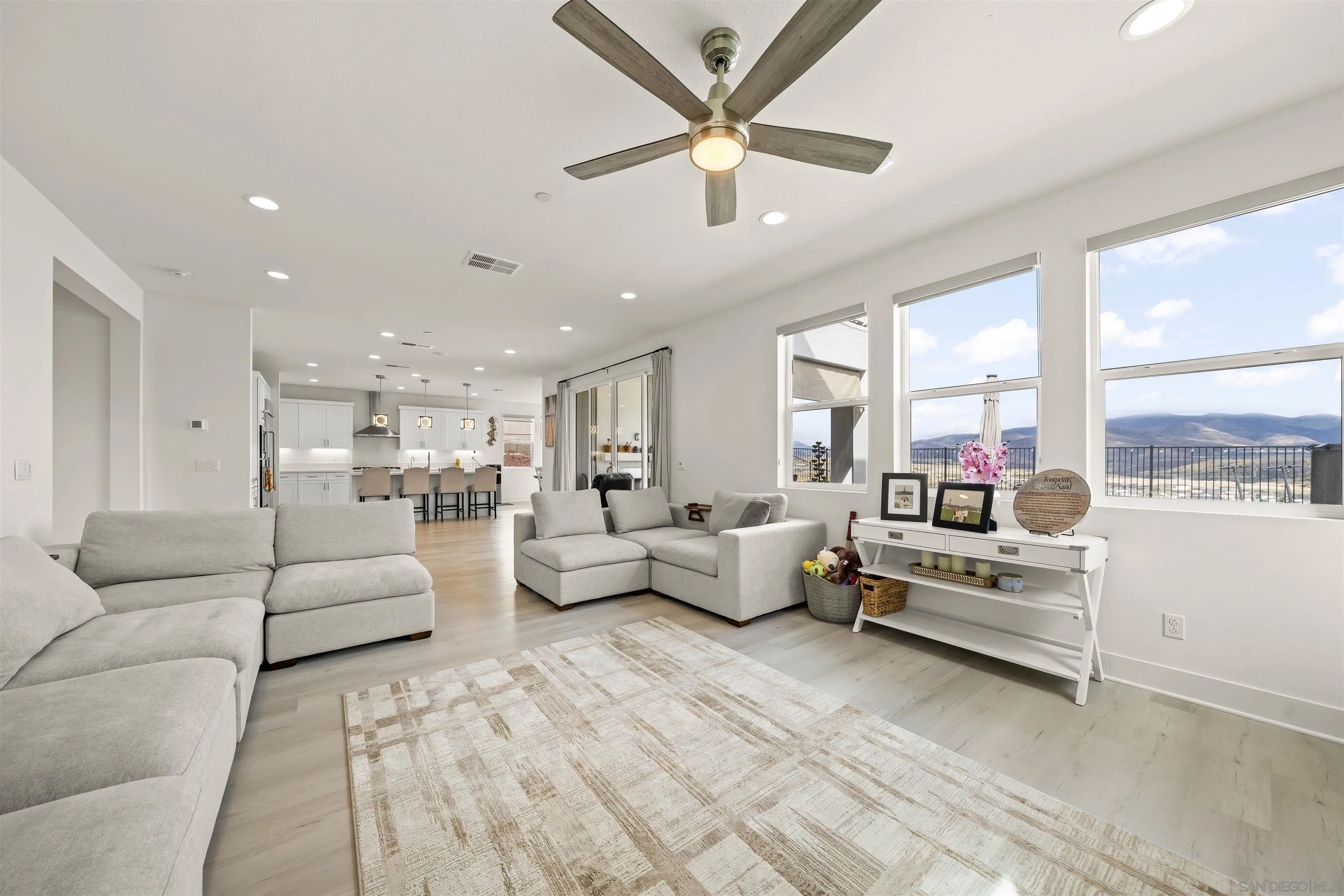 https://cdn.realtyfeed.com/cdn/127/260007985/3e213072a39c508dab704c14547e8b4c.webp
