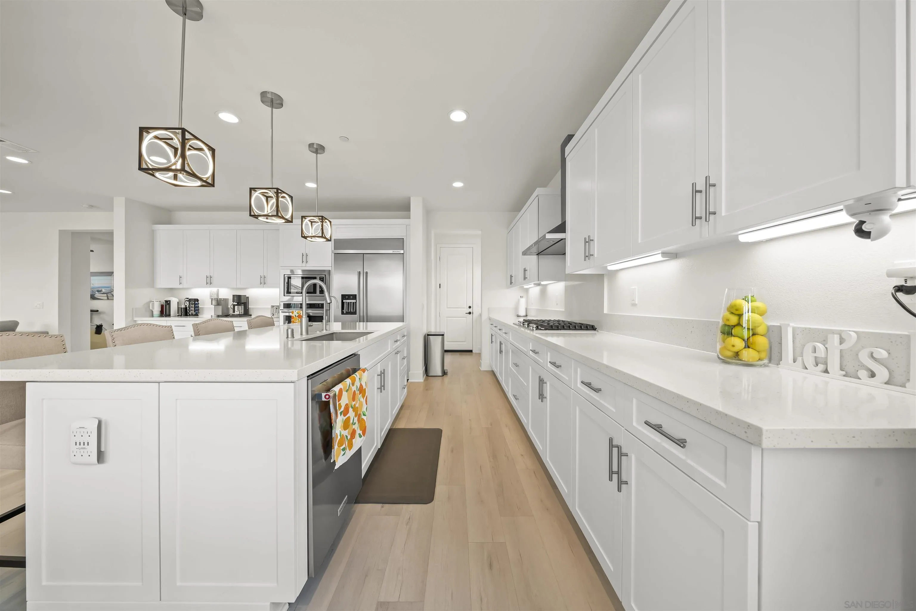 https://cdn.realtyfeed.com/cdn/127/260007985/51788517d381d20623dd88ca57a3f415.webp