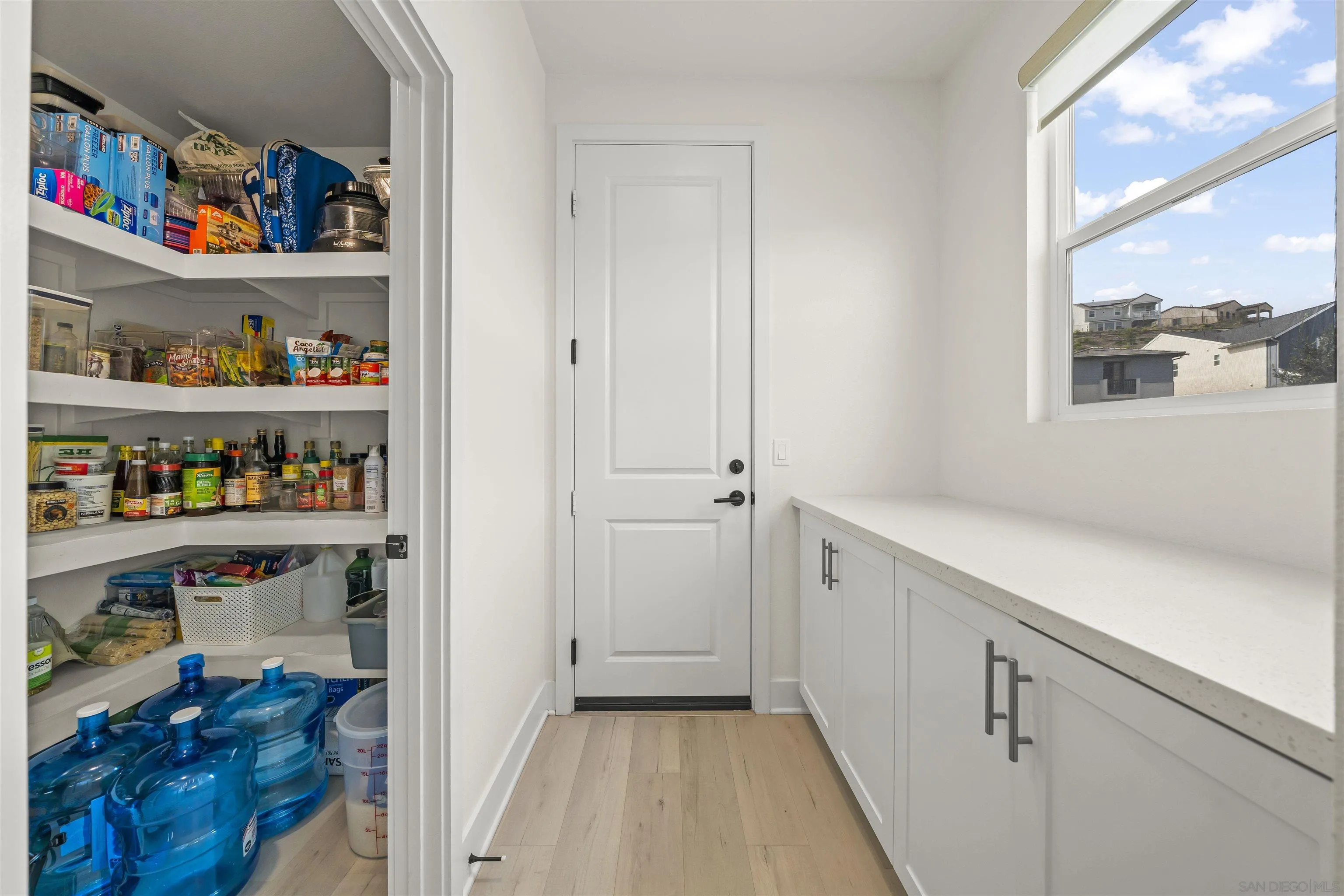https://cdn.realtyfeed.com/cdn/127/260007985/ce689d1b490eccbf302581122df202c6.webp